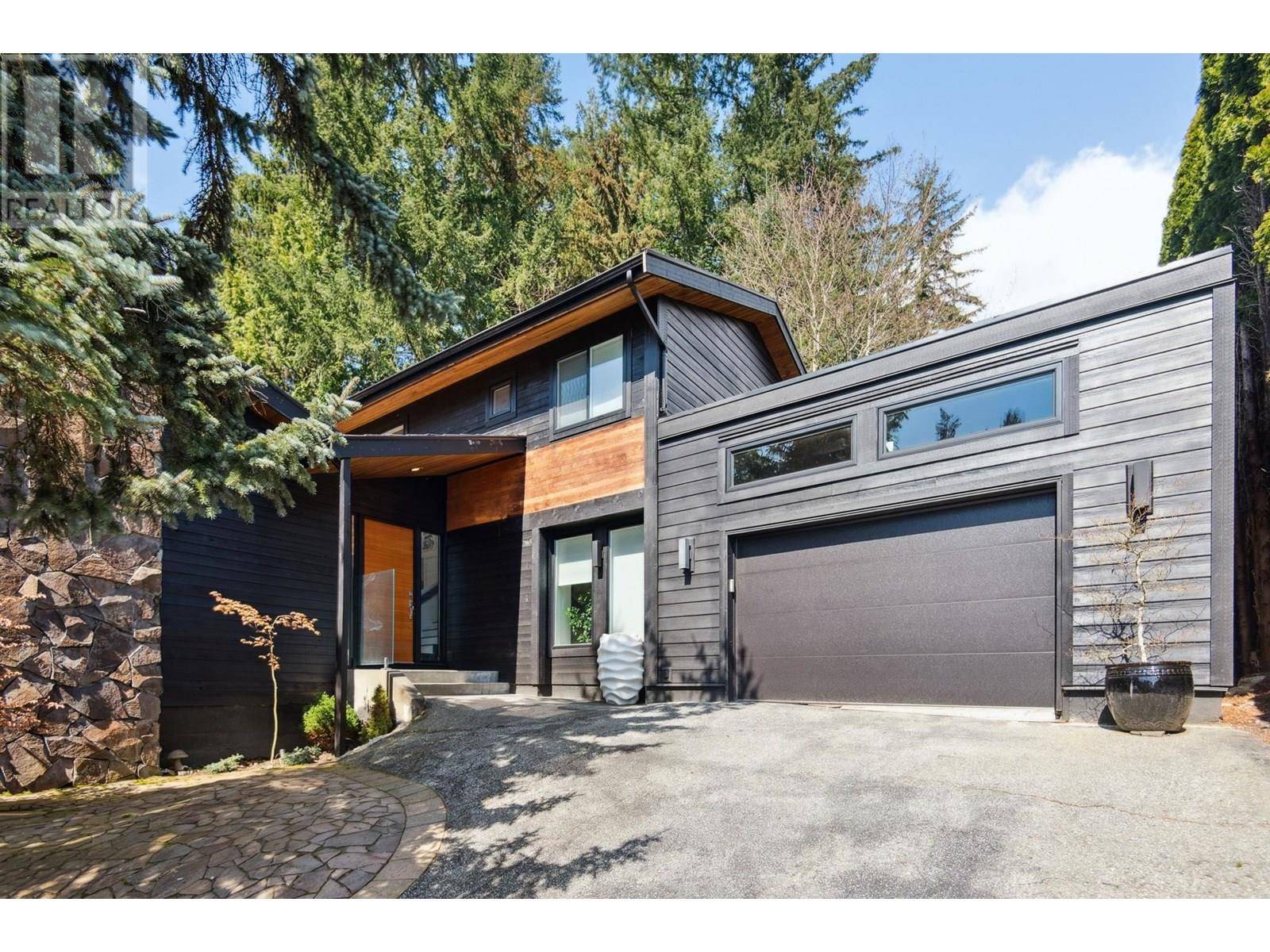North Vancouver, BC V7N3E6,328 MONTERAY AVENUE