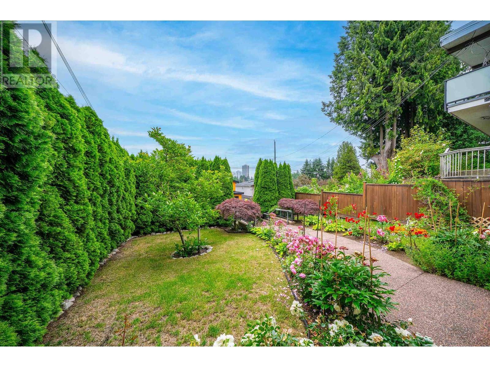 Burnaby, BC V3N2N8,8015 11TH AVENUE