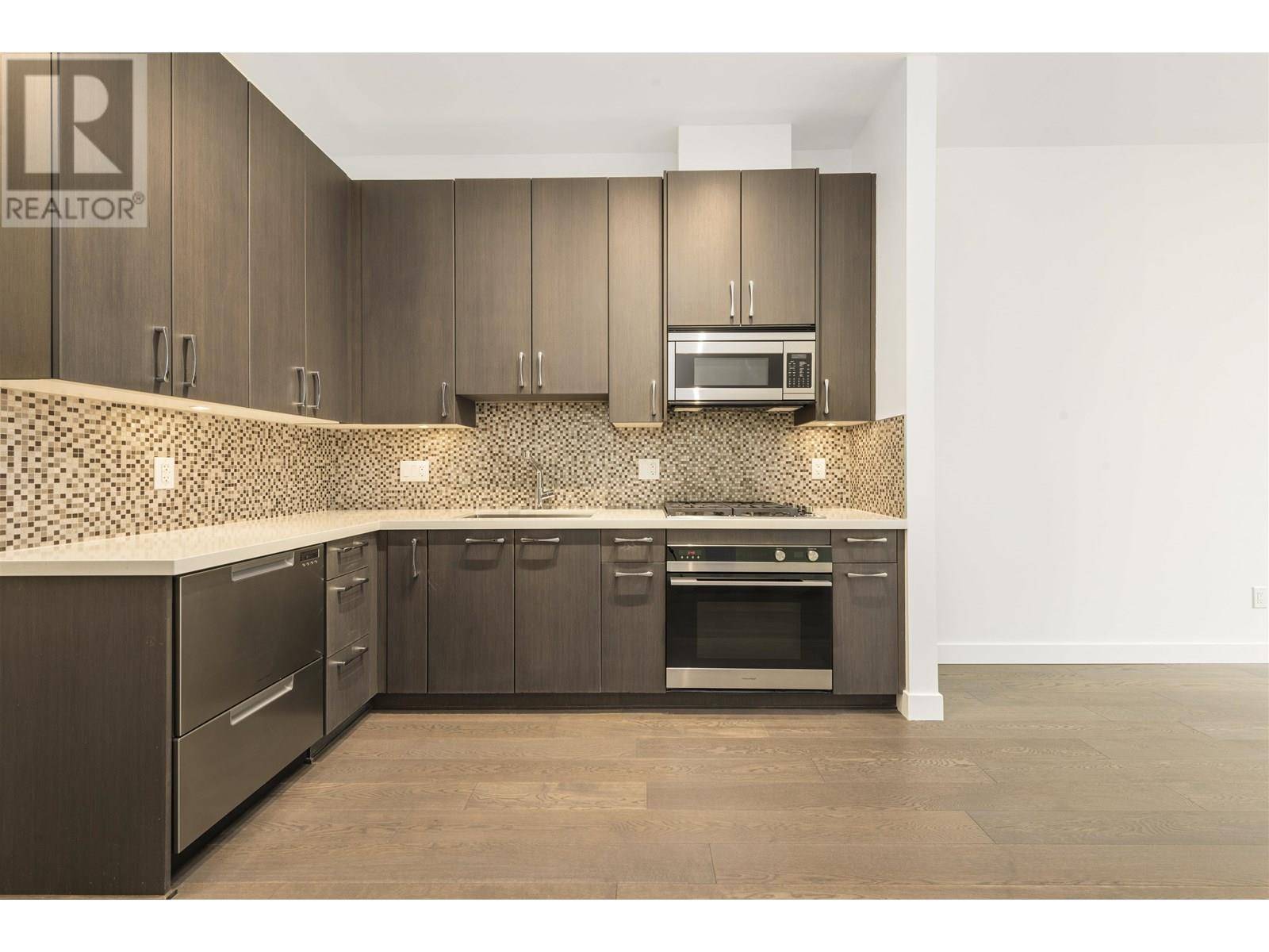Vancouver, BC V6M3W4,5325 West BOULEVARD #101