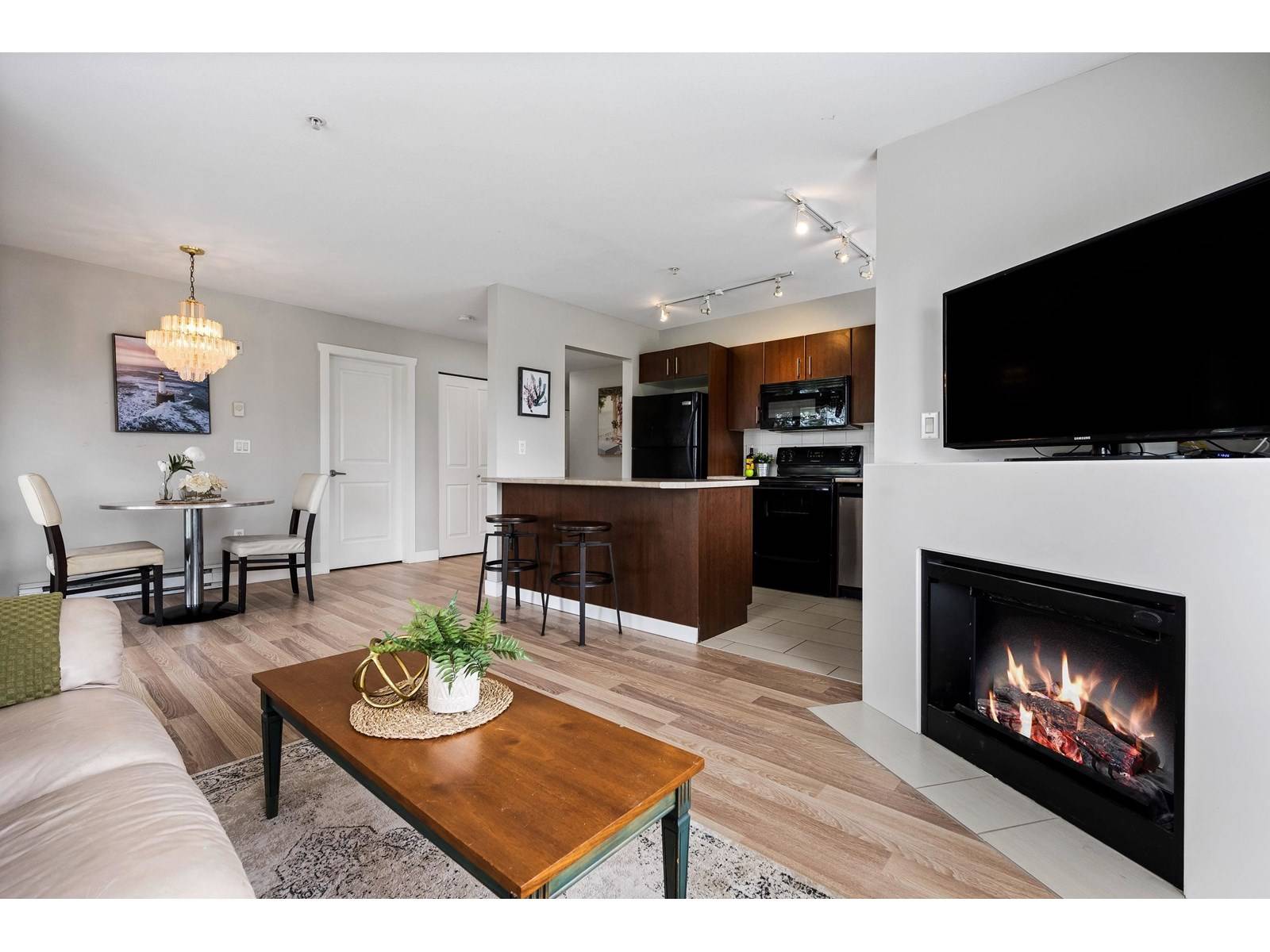 Chilliwack, BC V2P0B1,45559 YALE RD #211