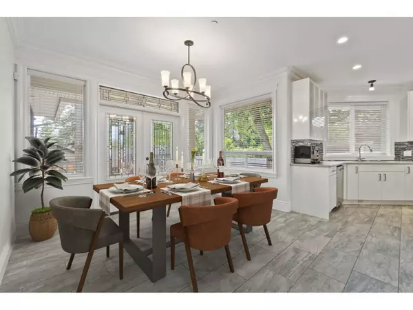 White Rock, BC V4B3B8,13668 NORTH BLUFF ROAD