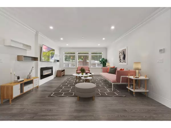 White Rock, BC V4B3B8,13668 NORTH BLUFF ROAD