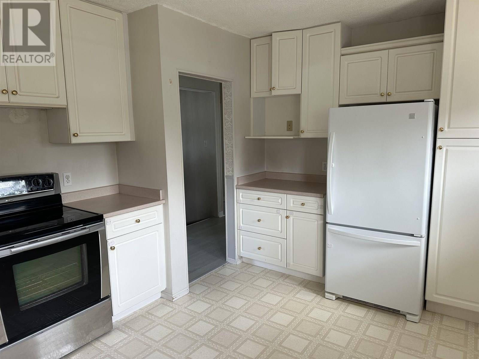 Burnaby, BC V5H1X6,5858 BRYANT STREET