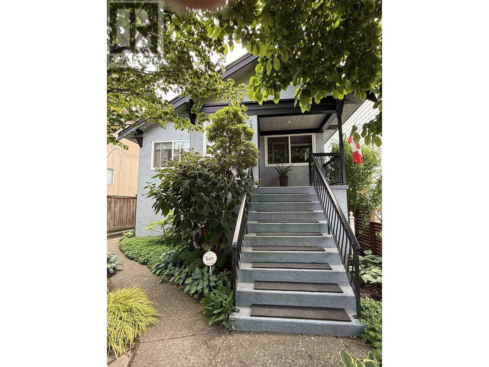 2546 TRIUMPH STREET, Vancouver, BC V5K1S8