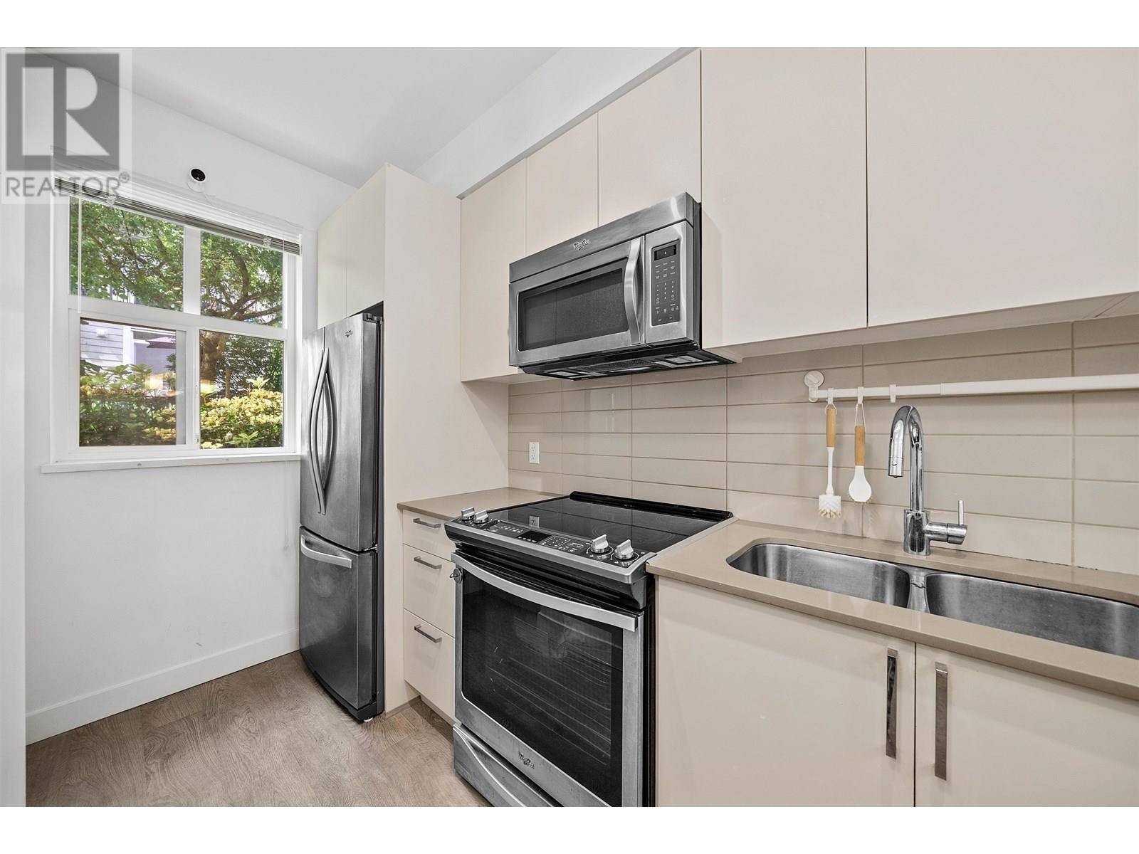 Burnaby, BC V3N1H3,7250 18TH AVE #119
