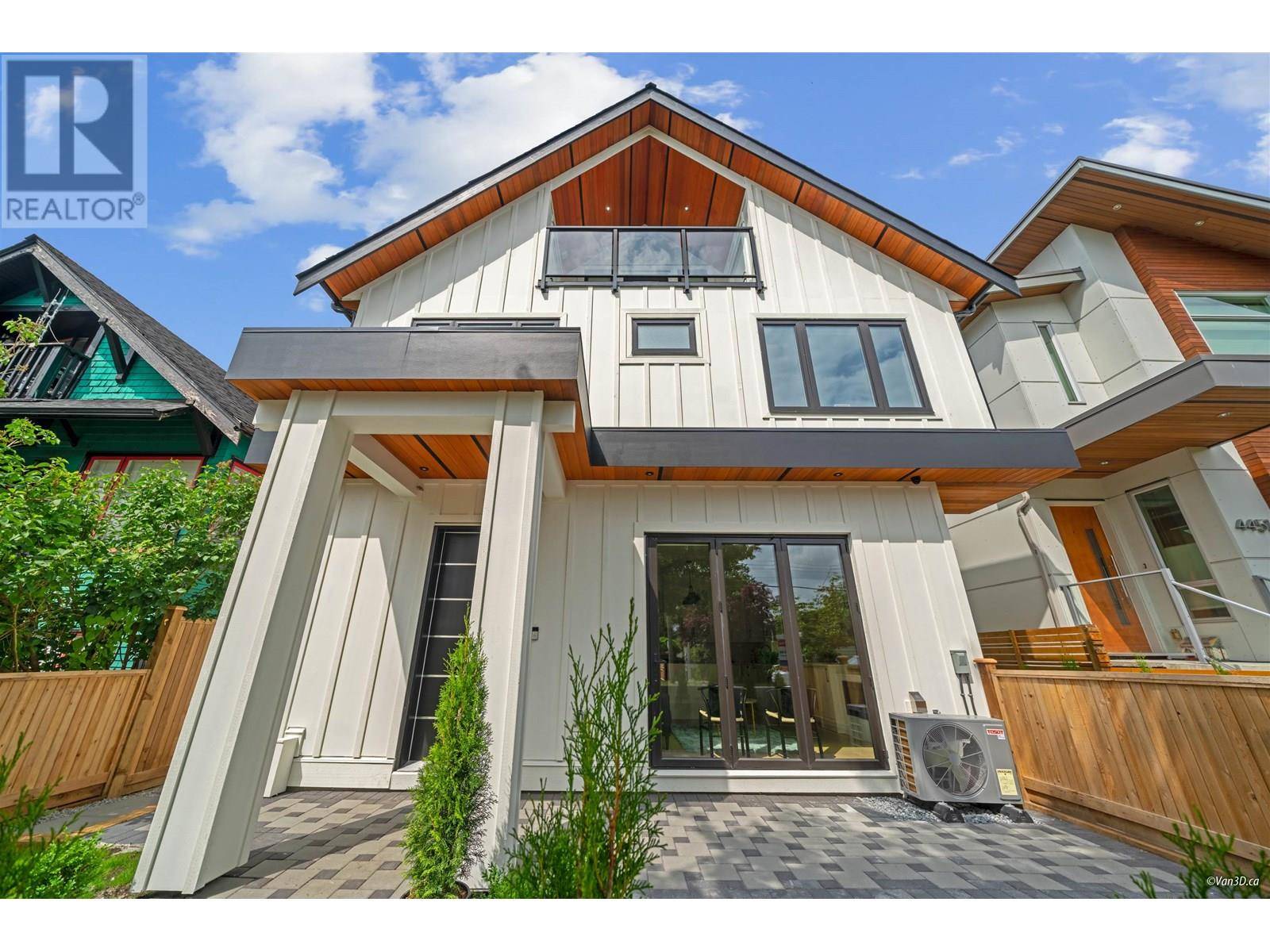 Vancouver, BC V5V3S4,4463 WALDEN ST #1