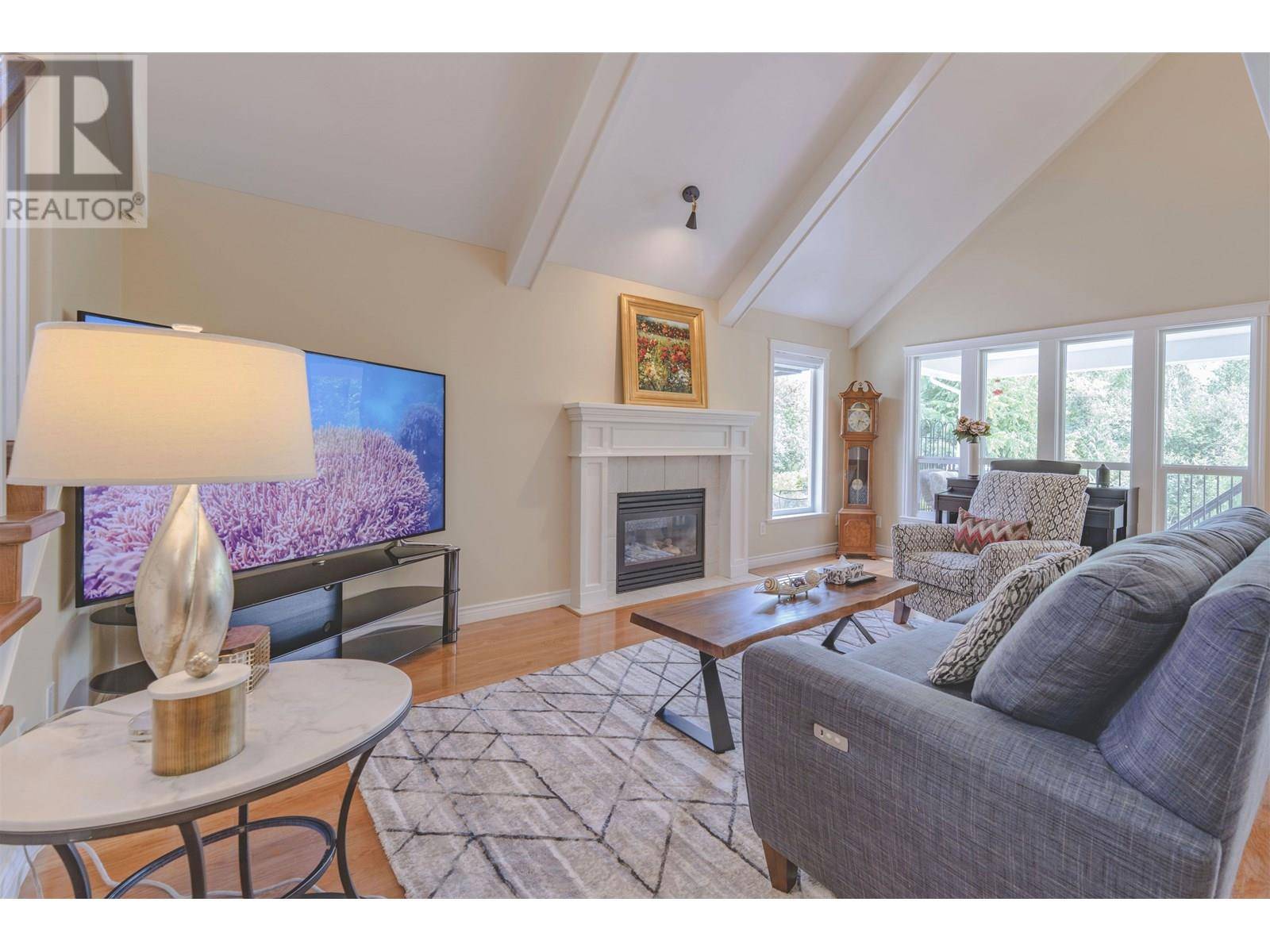 Maple Ridge, BC V2W1E7,23766 110 AVENUE