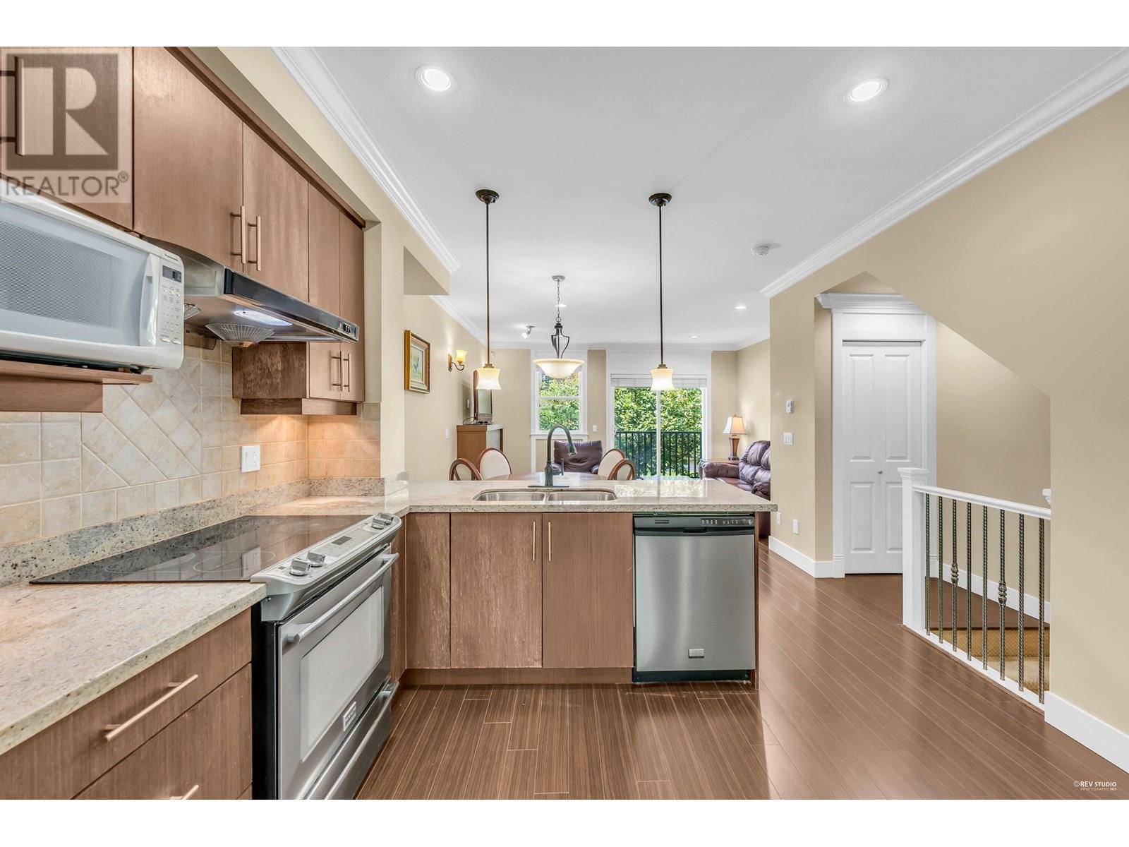 Richmond, BC V6Y1T7,9391 ALBERTA RD #16