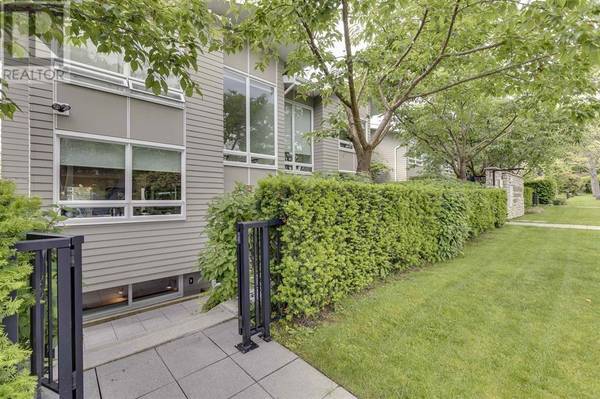 265 East 8TH ST #4, North Vancouver, BC V7L1Y9