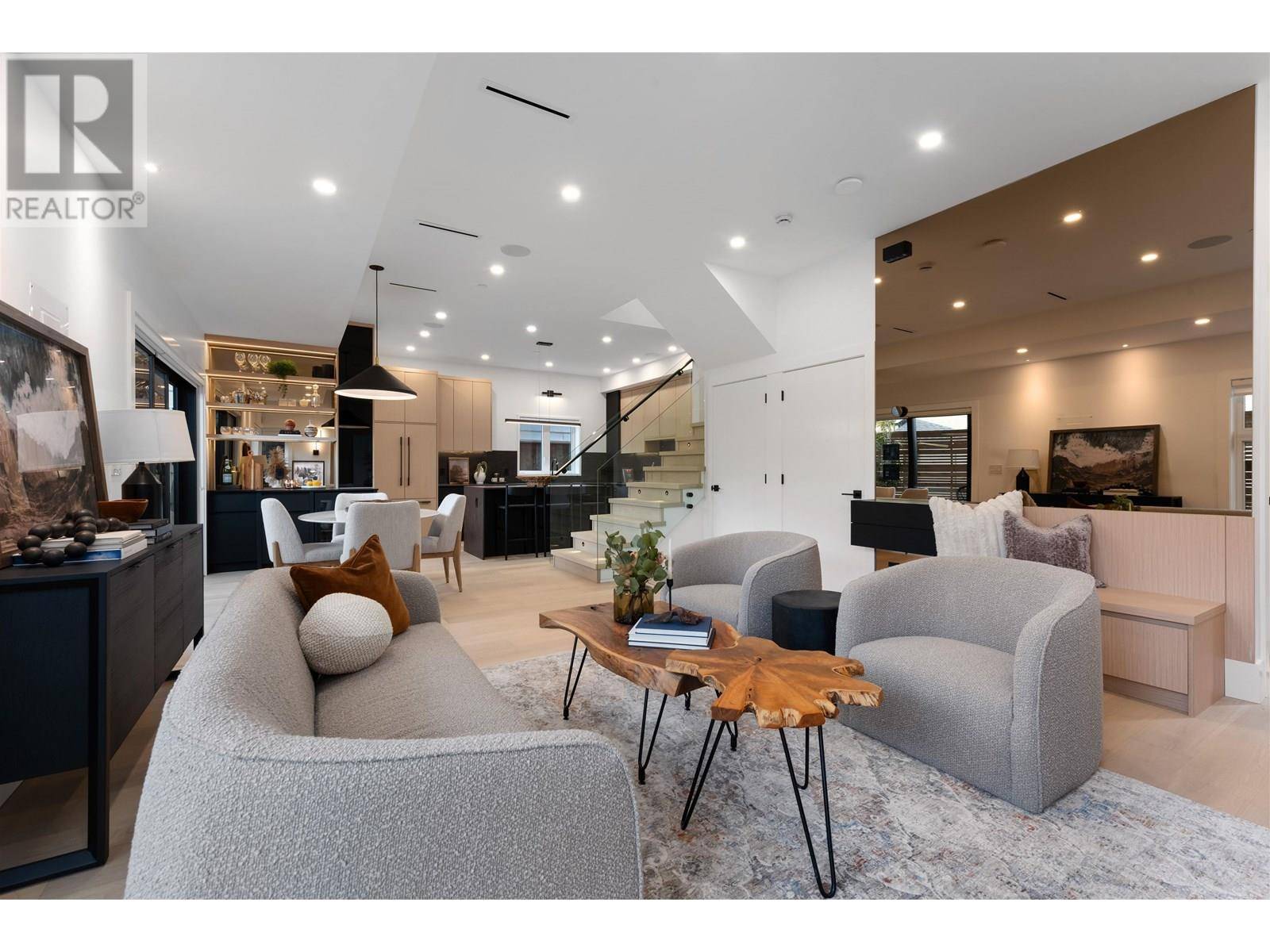 371 East 33RD AVE #6, Vancouver, BC V5V2Z8