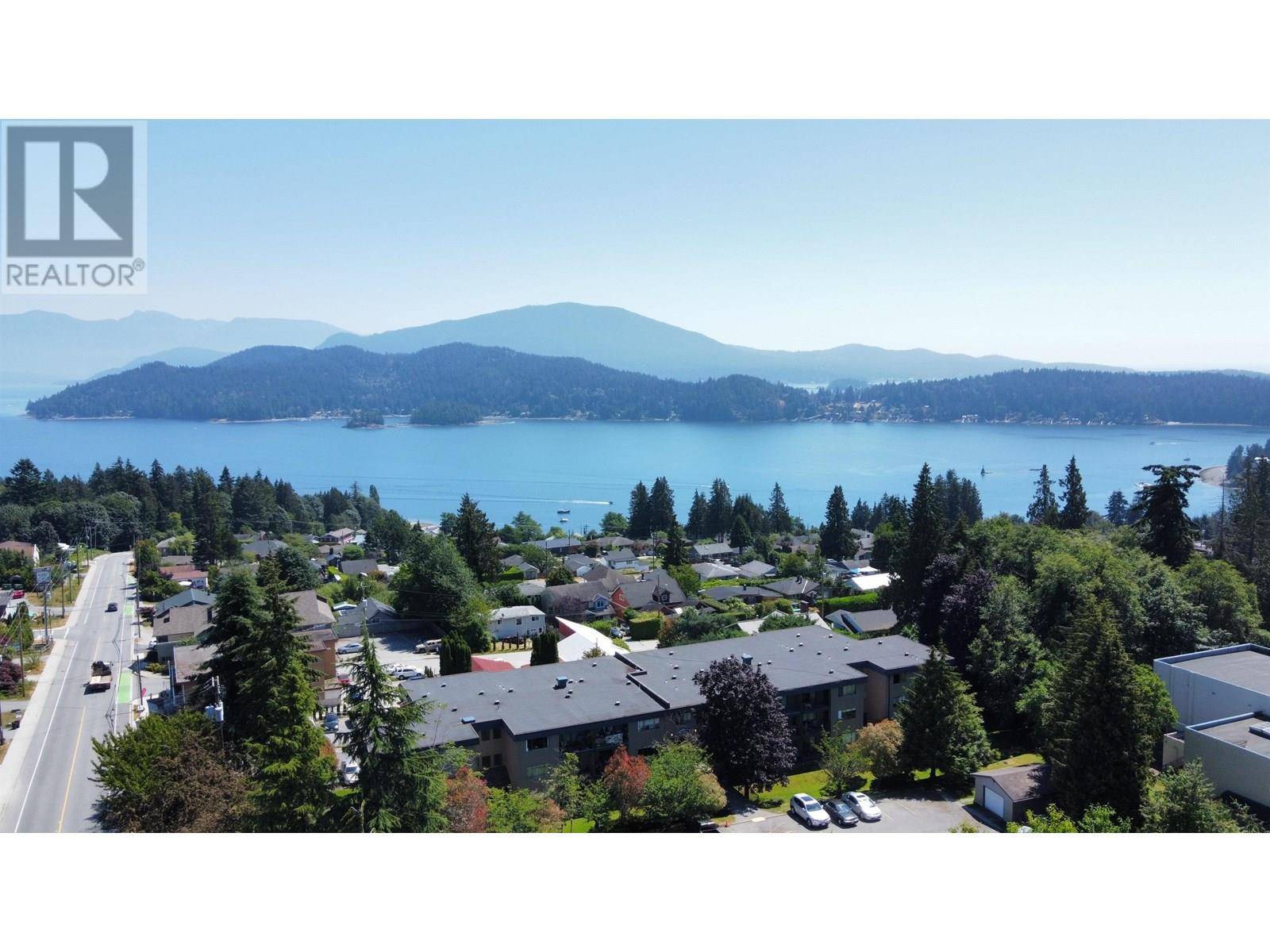Gibsons, BC V0N1V9,746 GIBSONS WAY