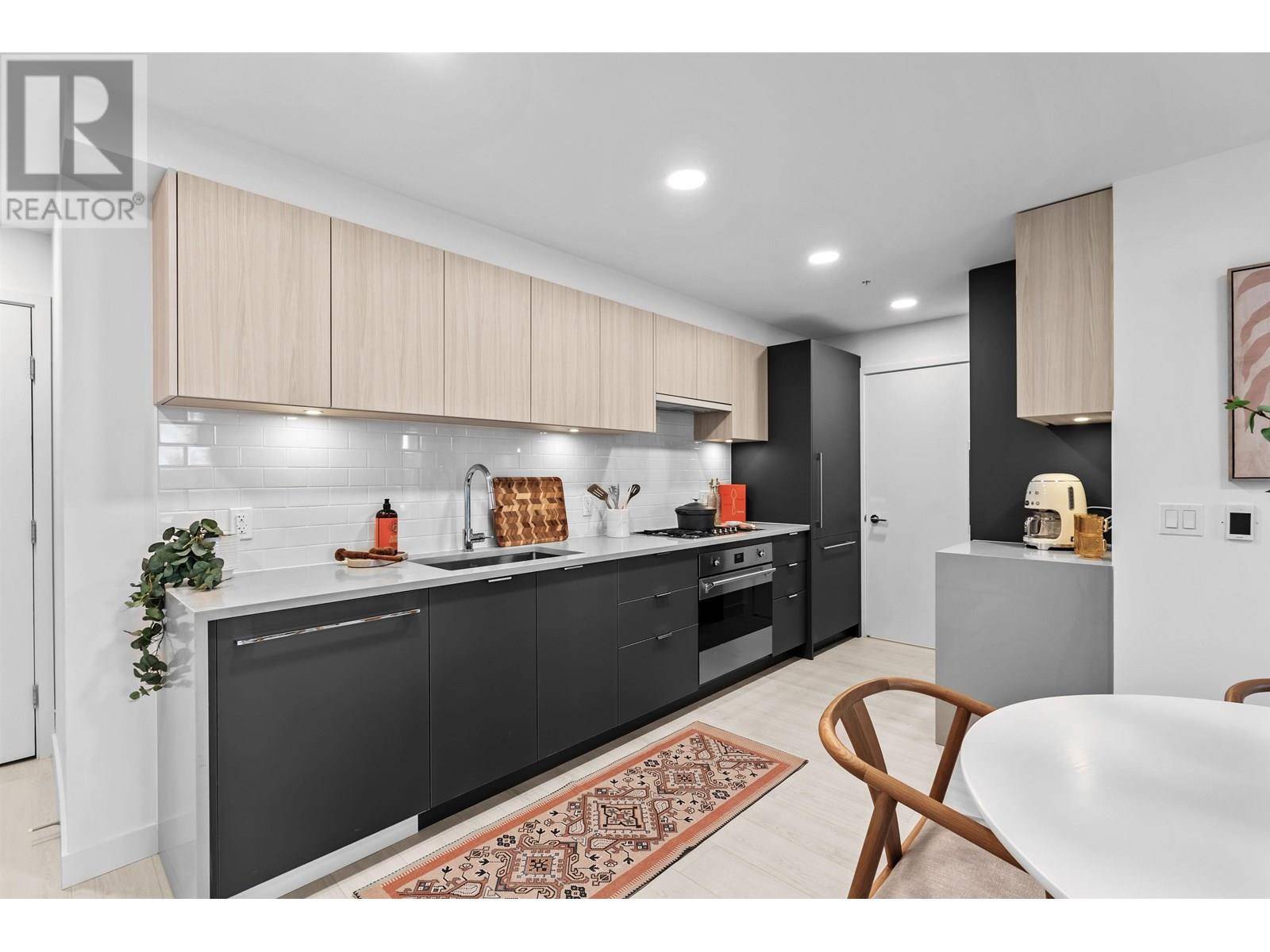 Vancouver, BC V0V0V0,2419 GRANT ST #305