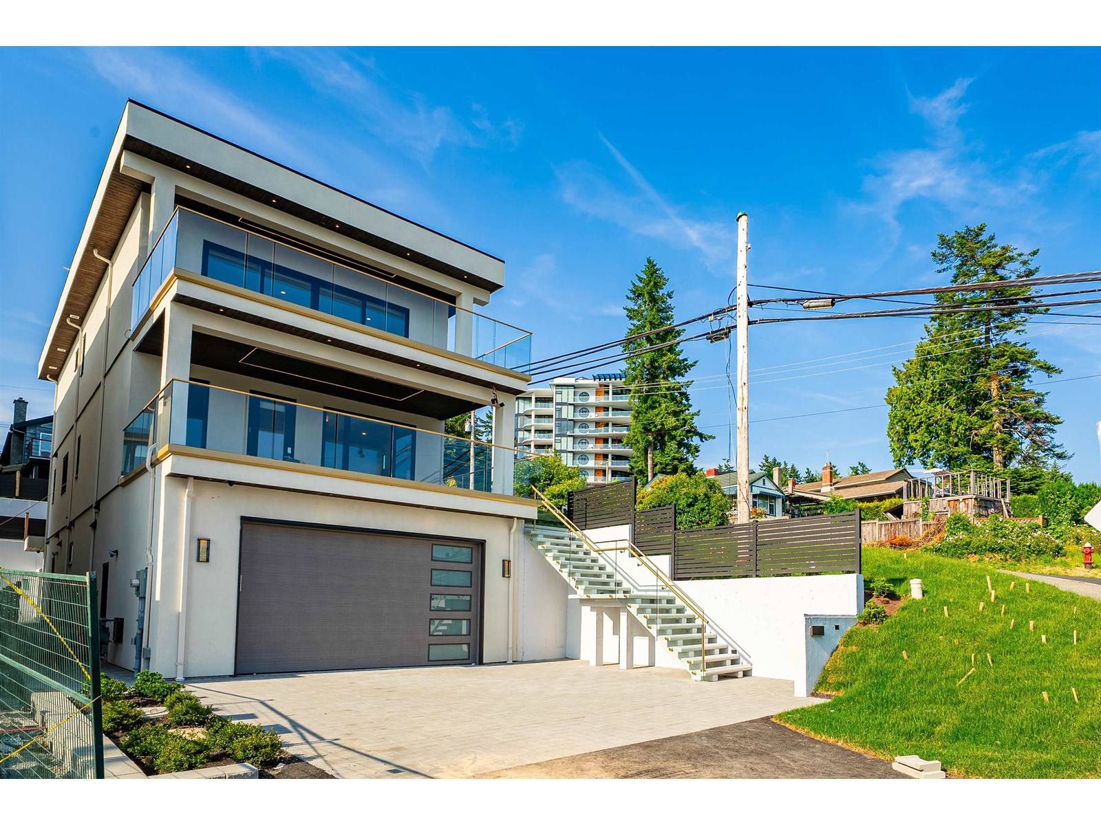Surrey, BC V4B2H8,14799 OXENHAM AVENUE