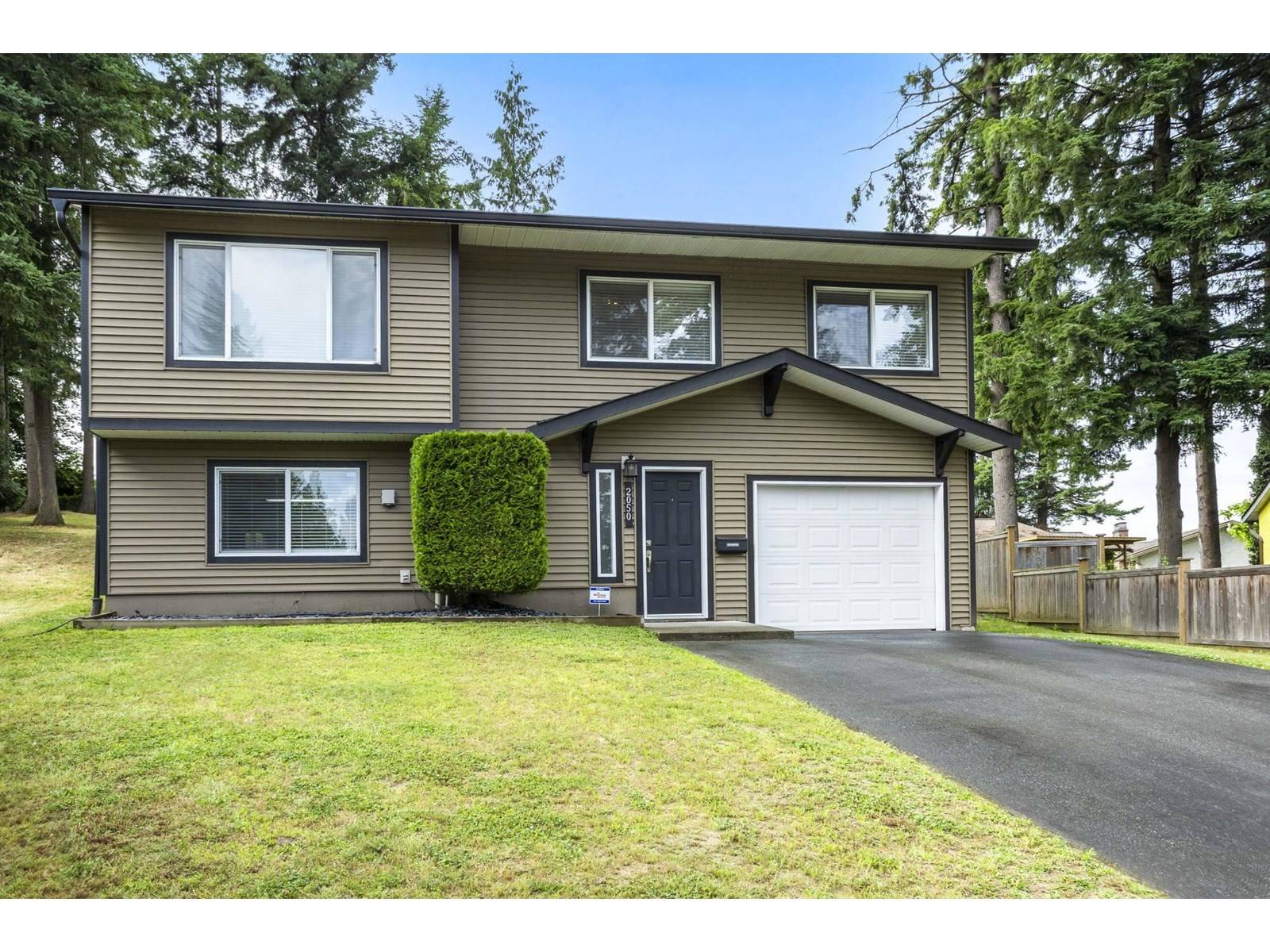 2050 ELDORADO PLACE, Abbotsford, BC V2S5K4