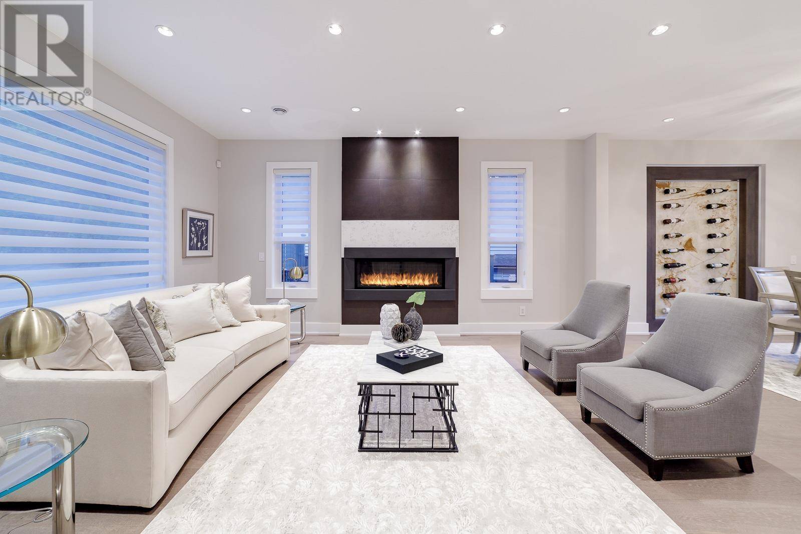 North Vancouver, BC V7N3A7,517 GRANADA CRESCENT