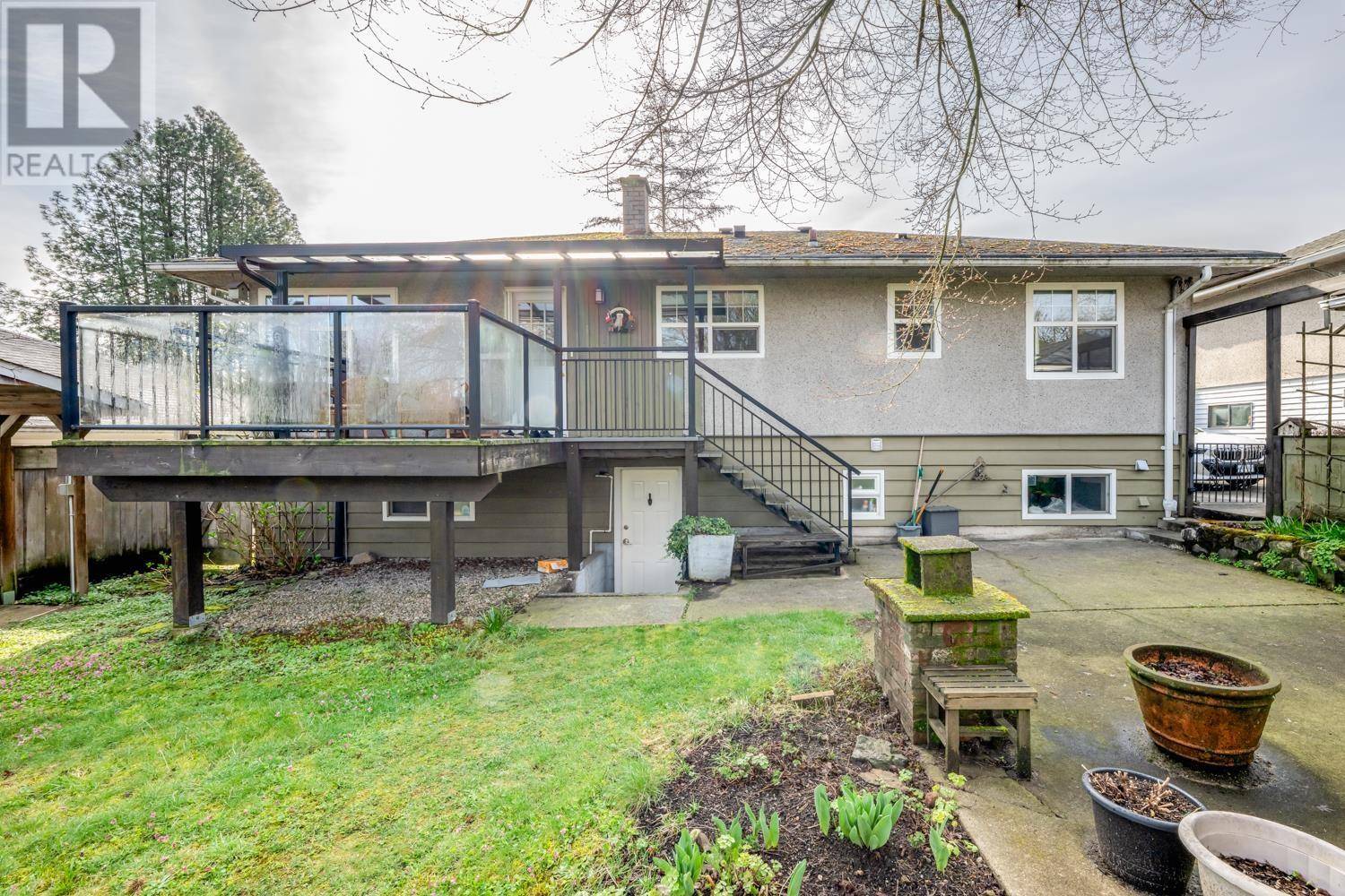 Burnaby, BC V3N2T3,9263 10TH AVENUE