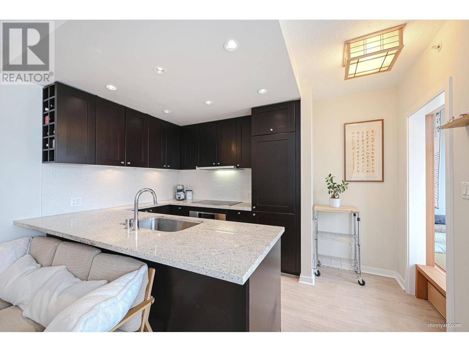 Vancouver, BC V6B0E3,821 CAMBIE ST #1403