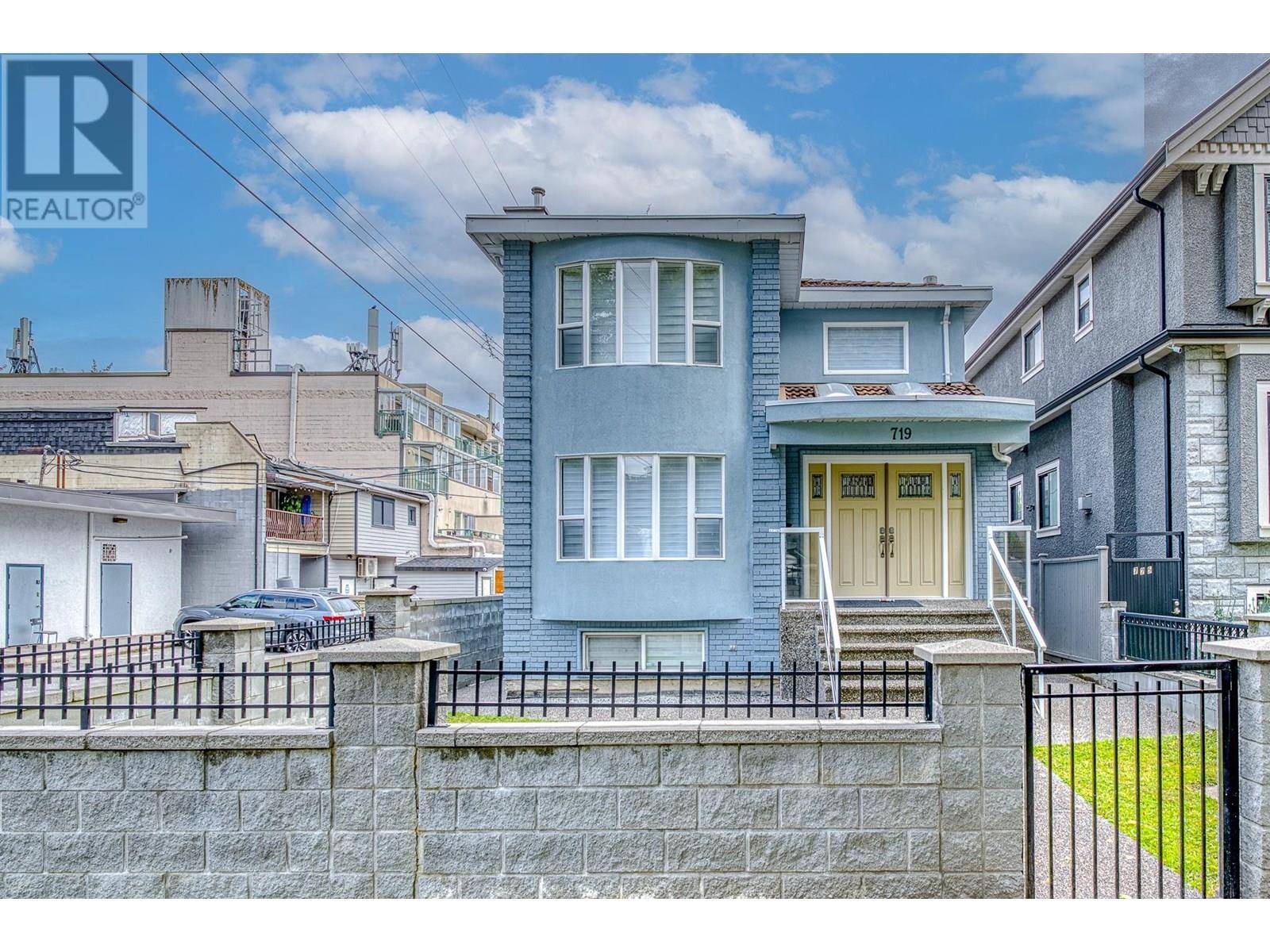 719 E 27TH AVENUE, Vancouver, BC V5V2K8