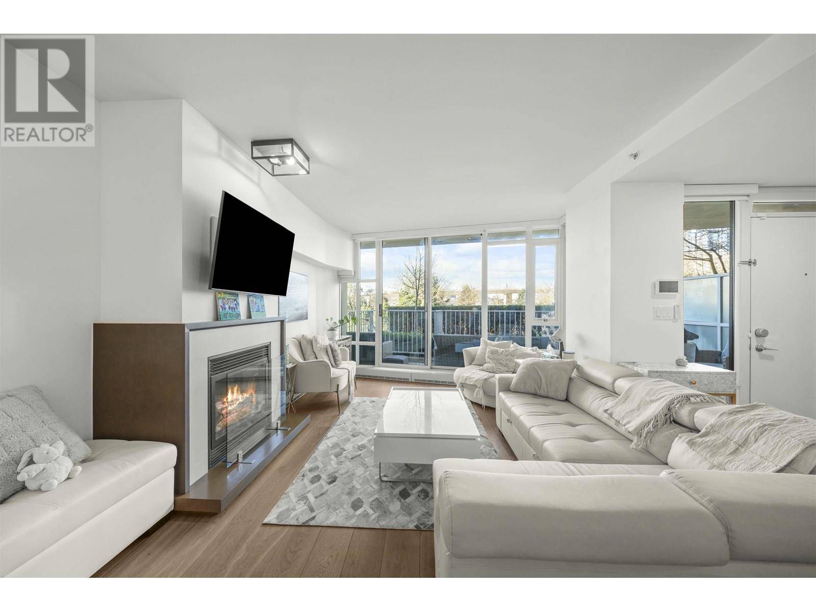 Vancouver, BC V6B0A5,8 SMITHE Mews #106