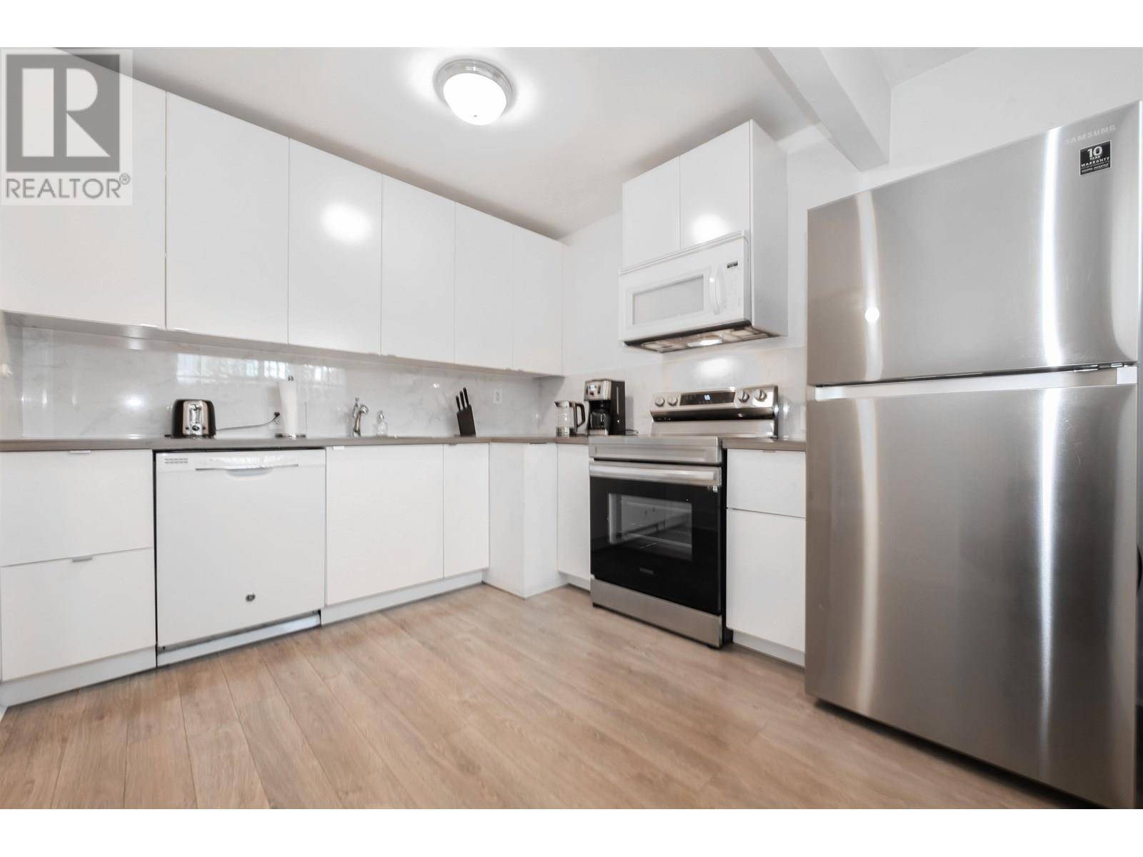 Vancouver, BC V5Y2B6,315 West 19TH AVE #Top-Floor