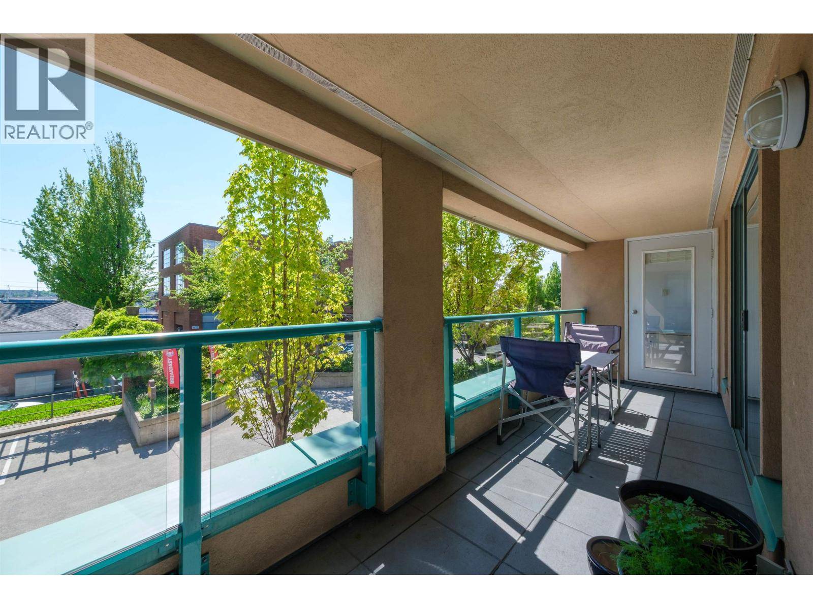 North Vancouver, BC V7J3V3,223 MOUNTAIN HWY #209