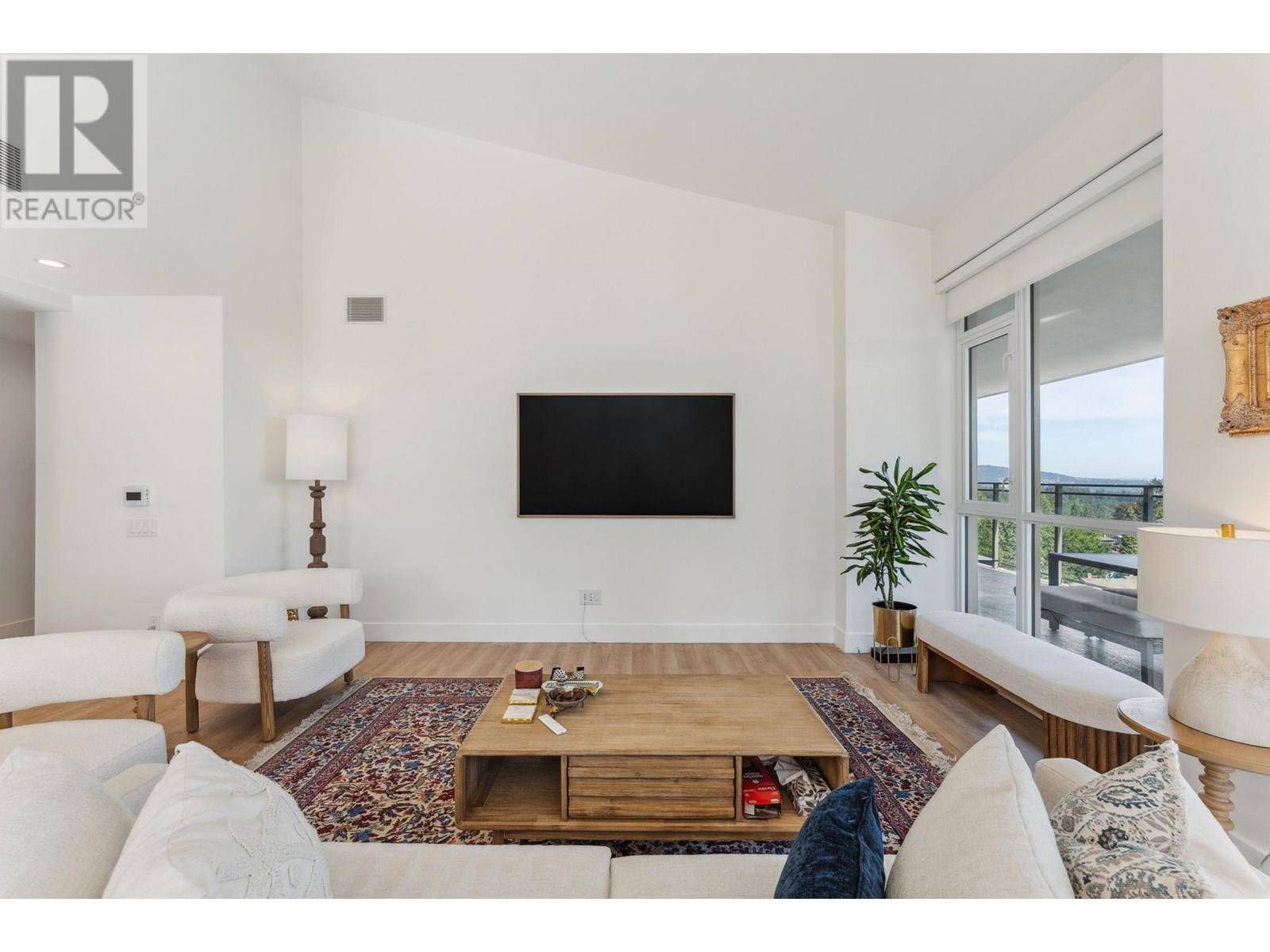 North Vancouver, BC V7J0E8,2325 EMERY CT #1104