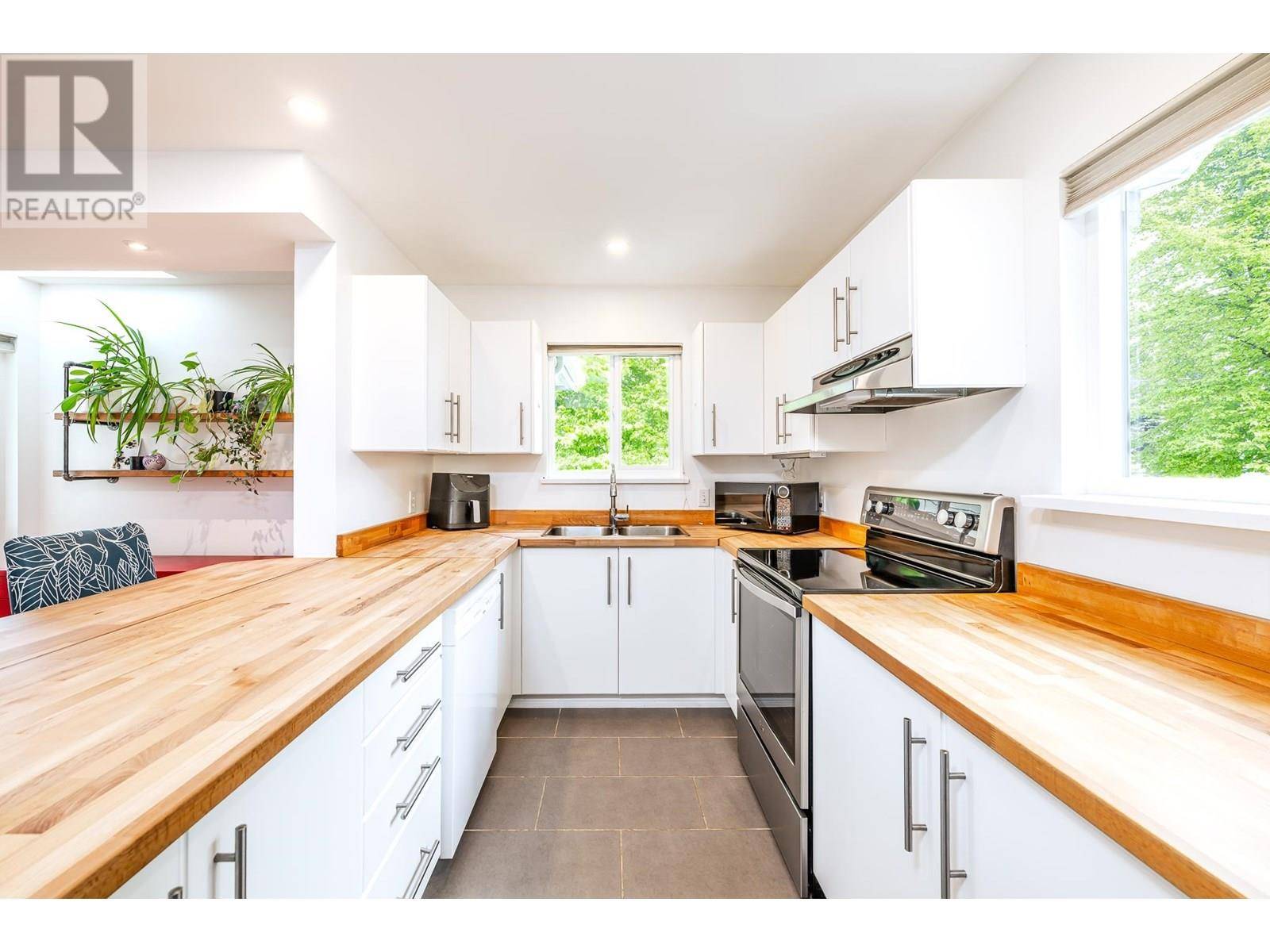 41449 GOVERNMENT RD #1, Squamish, BC V8B0G4