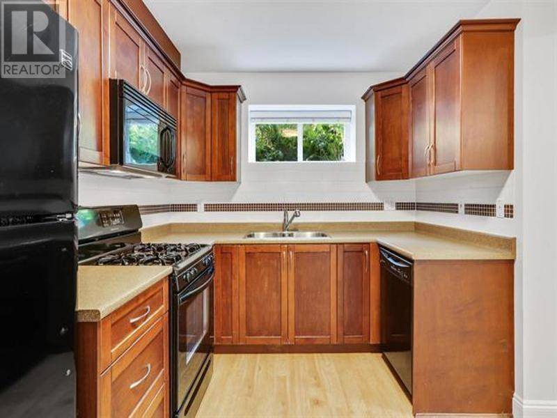 North Vancouver, BC V7N2L7,171 West KINGS RD #Lower