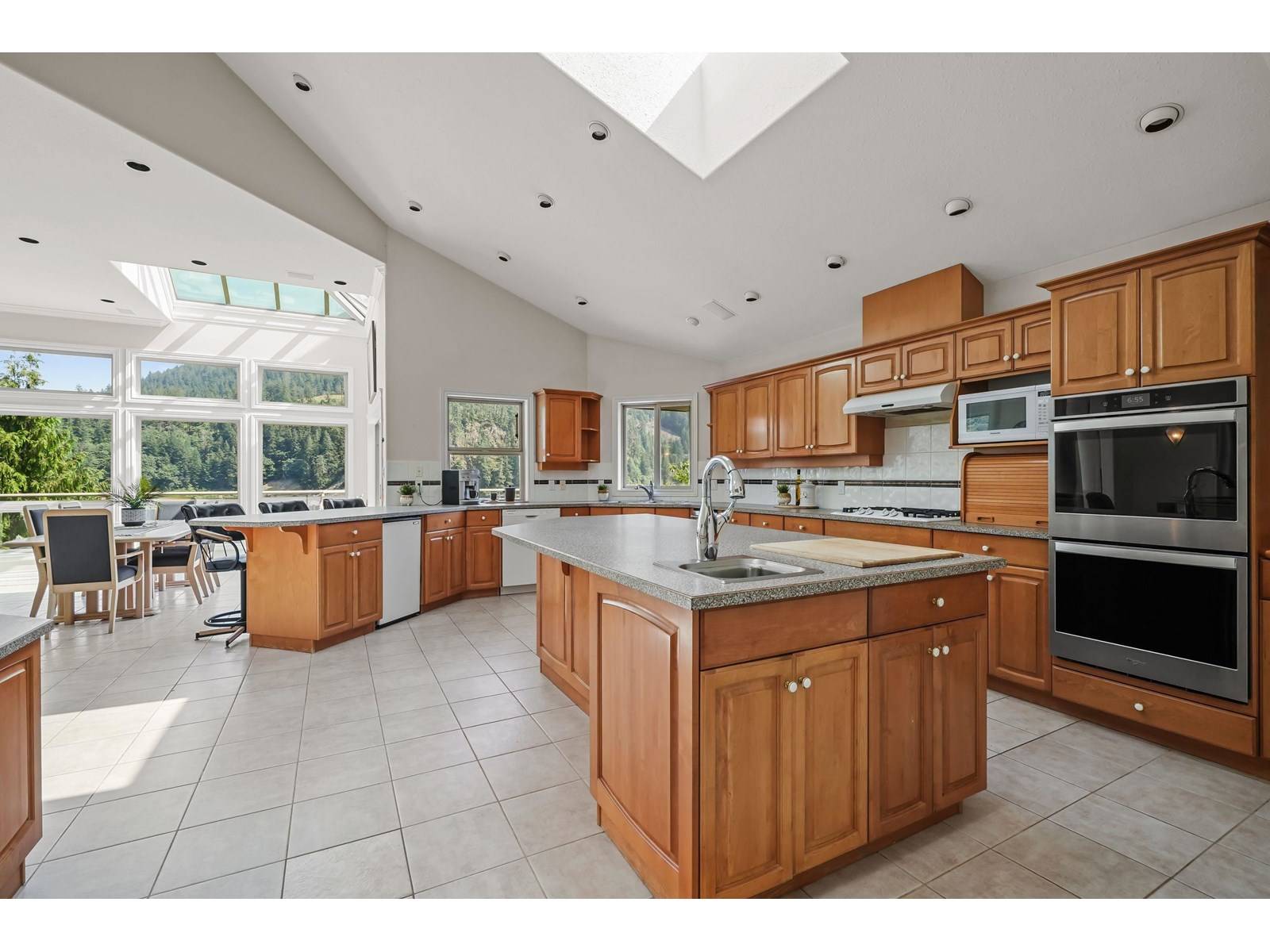 Hope, BC V0X1L1,21313 LAKEVIEW CRESCENT|Kawkawa Lake