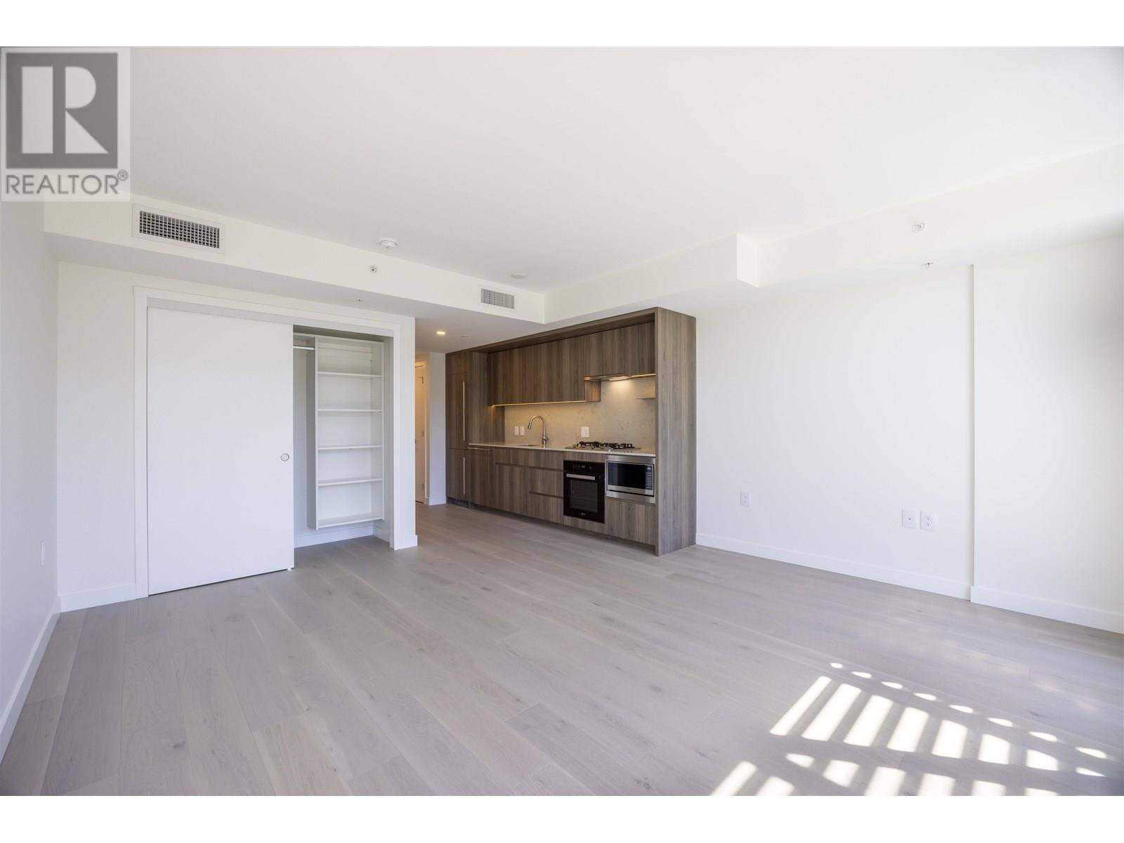 Vancouver, BC V5Z2Z7,5212 CAMBIE ST #409