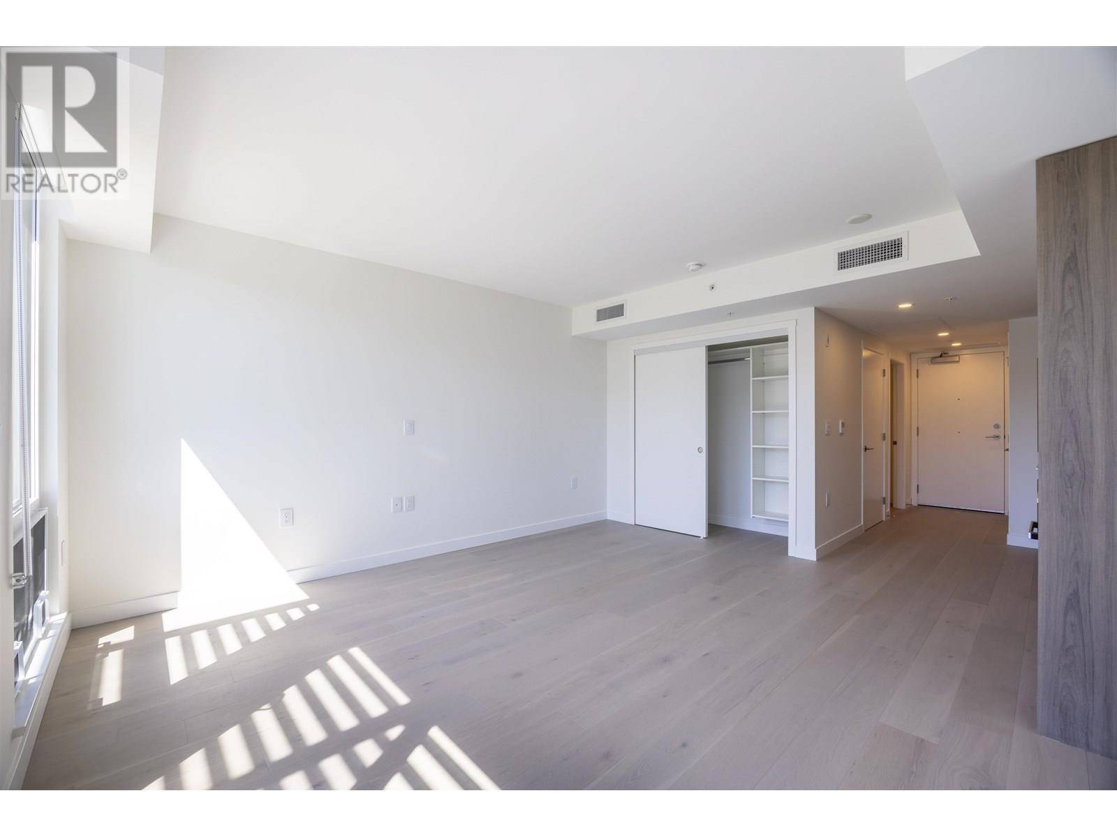 Vancouver, BC V5Z2Z7,5212 CAMBIE ST #409