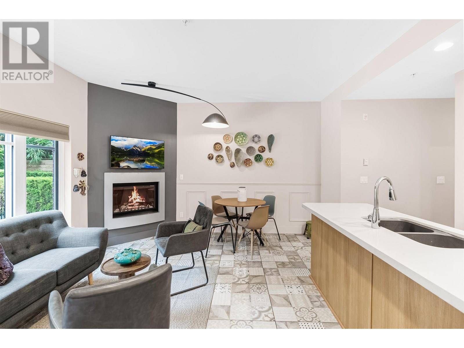 Vancouver, BC V5T1H9,460 E 5TH AVENUE