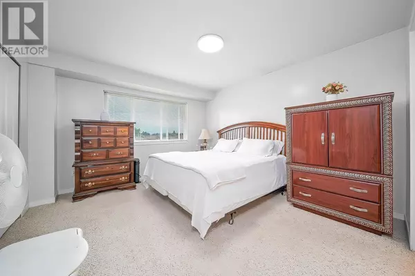 Richmond, BC V6X1E3,10651 ODLIN RD #12