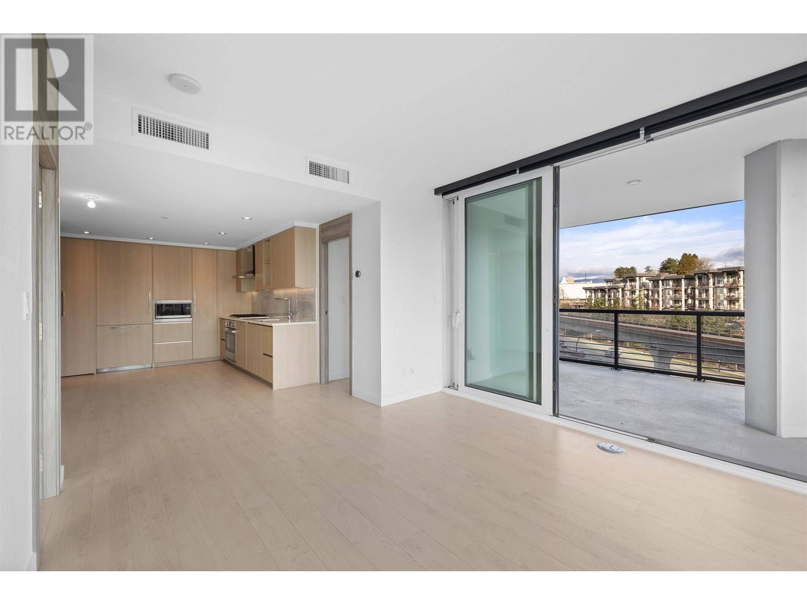 4720 LOUGHEED HWY #406, Burnaby, BC V5C0M8