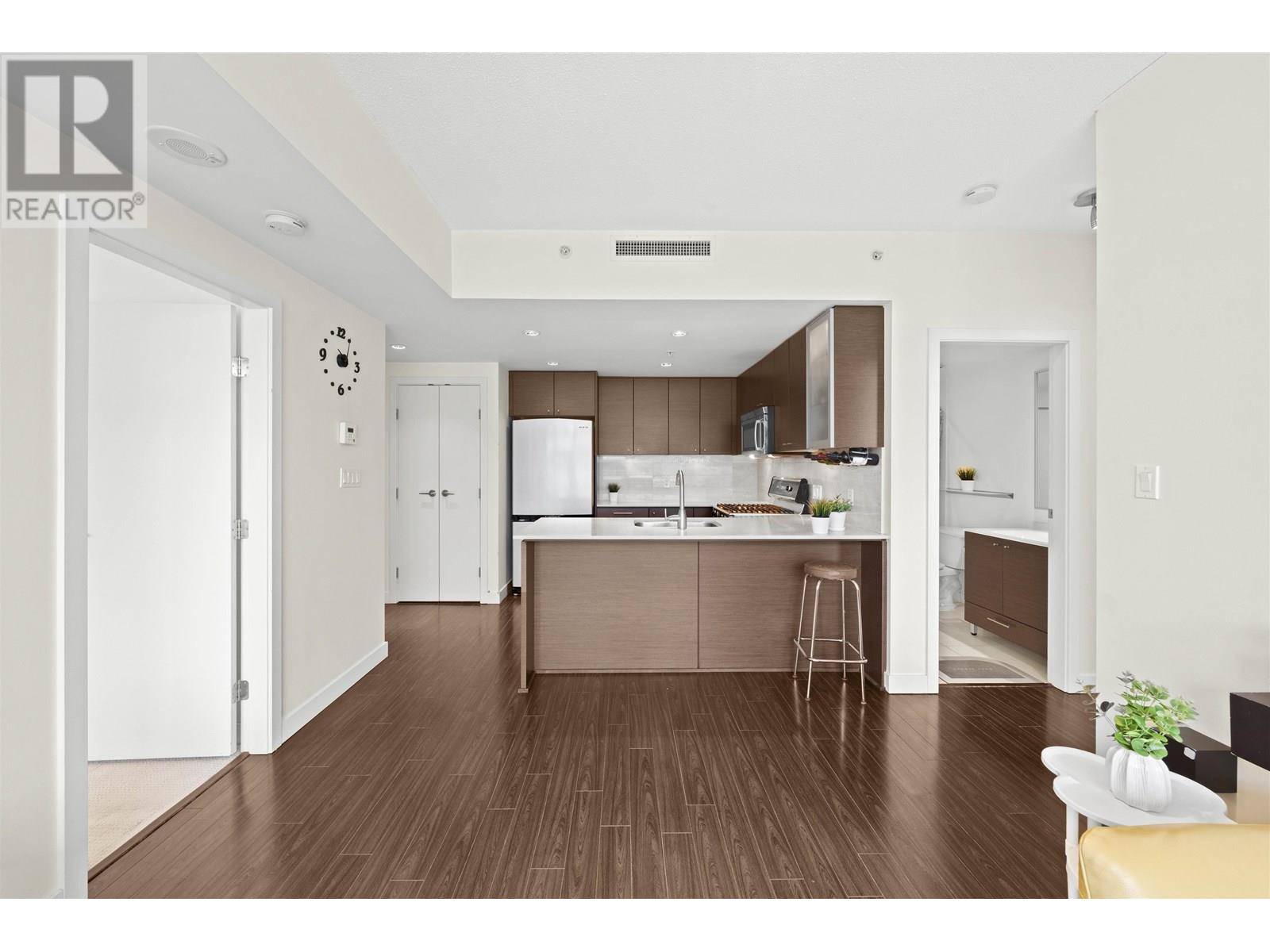 Richmond, BC V6X0B4,7371 WESTMINSTER HWY #1702