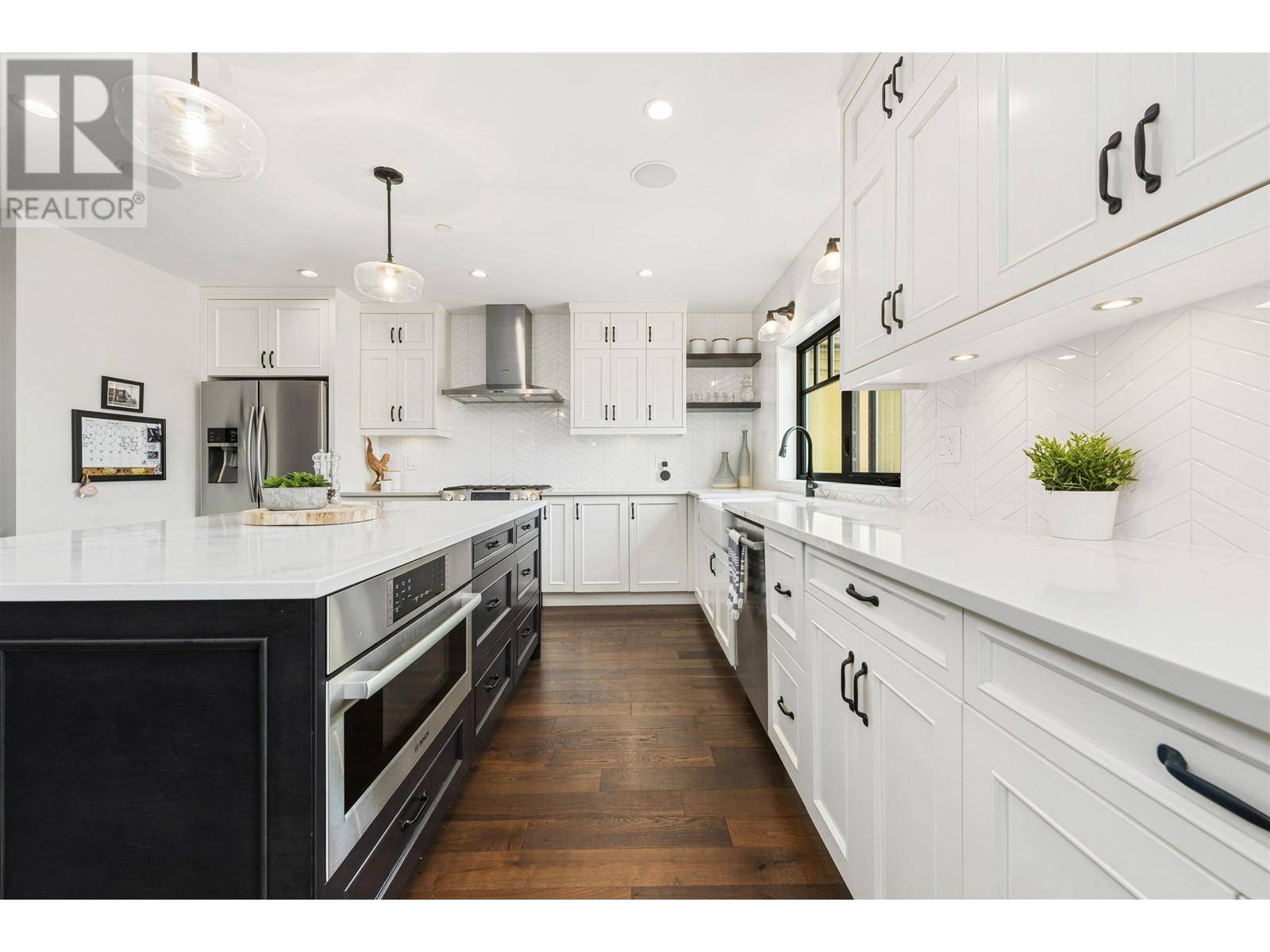 Vancouver, BC V5K2W4,2575 NAPIER STREET