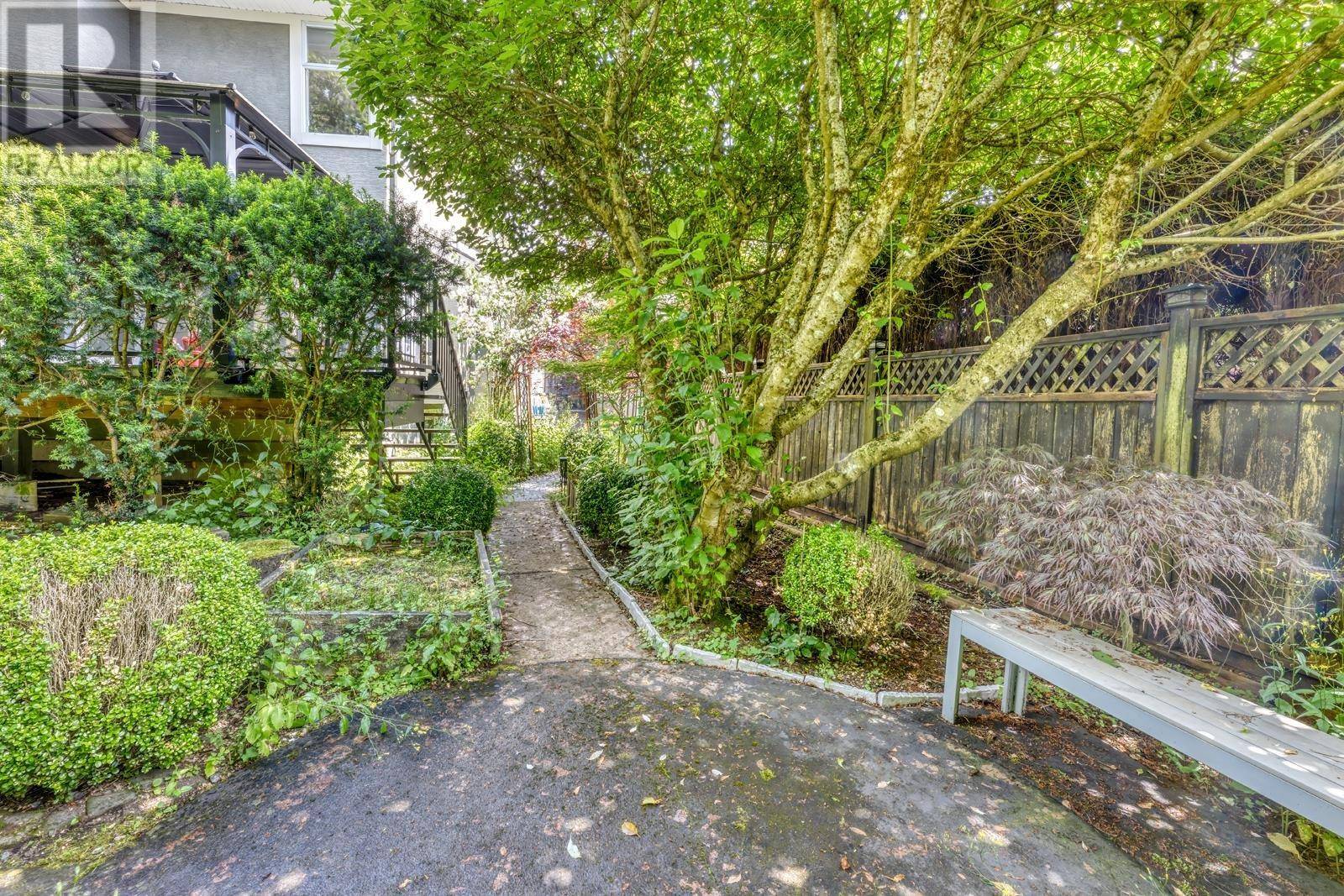 Coquitlam, BC V3E2T5,1576 BRAMBLE LANE