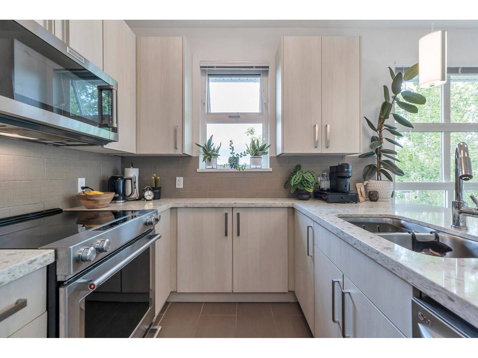 Surrey, BC V4A0A5,15168 19 #415