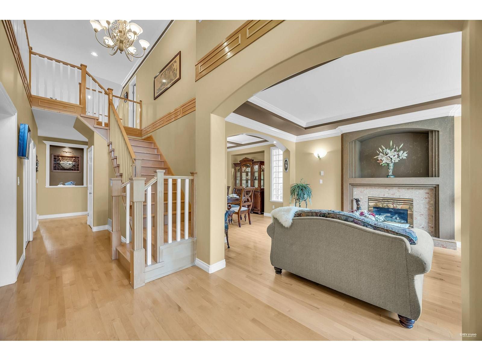 Surrey, BC V4A9J2,14942 22A AVENUE