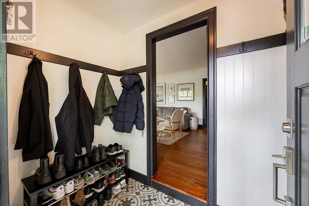 Vancouver, BC V5Y2G3,341 W 22ND AVENUE