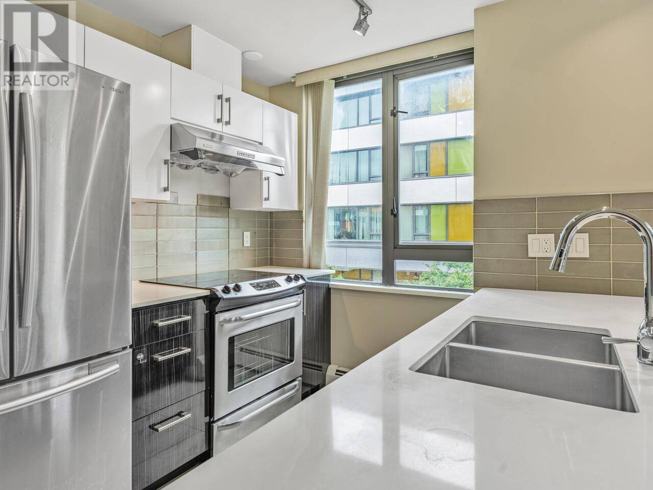 Vancouver, BC V5R0C3,2689 KINGSWAY #216