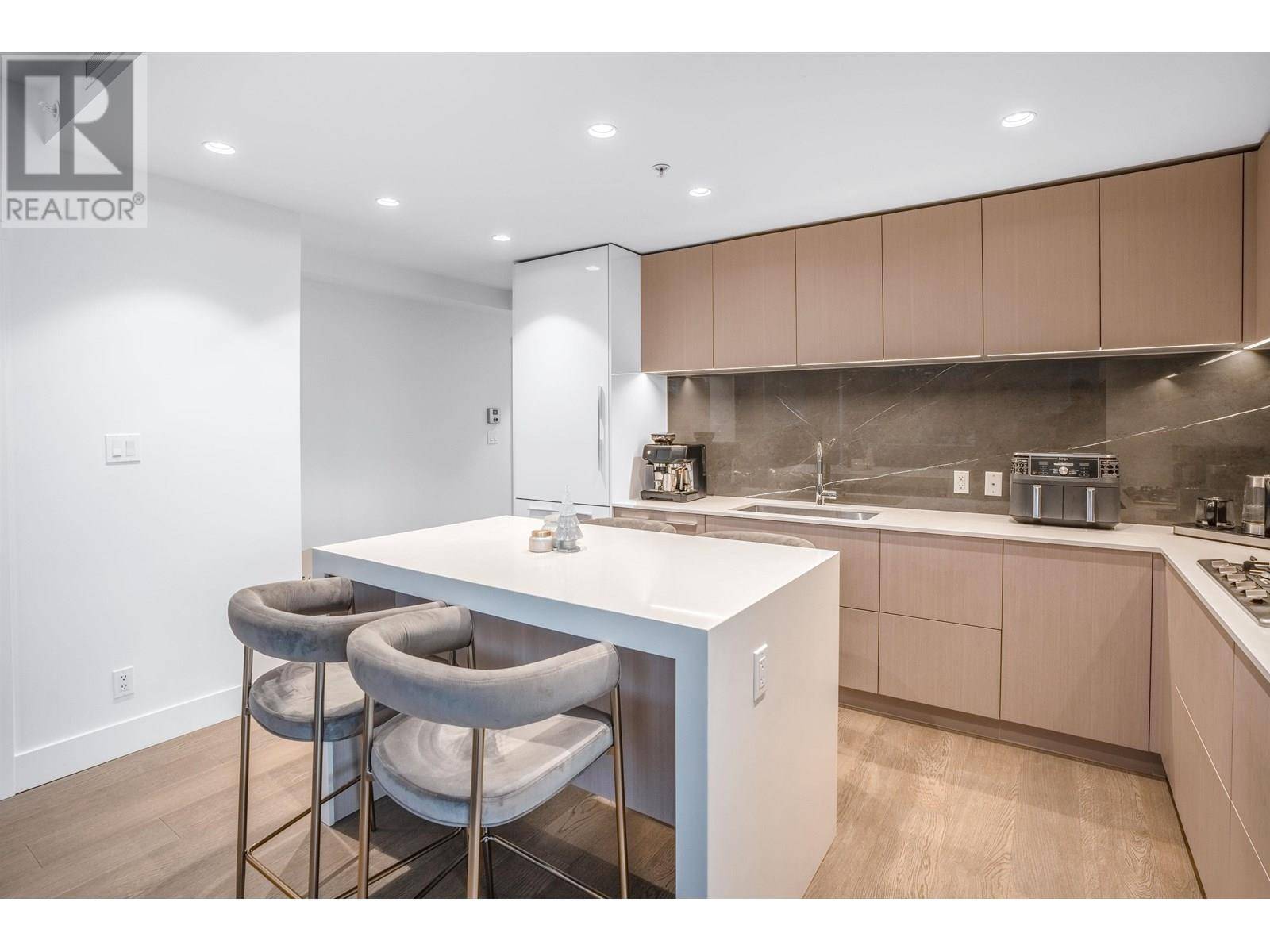 North Vancouver, BC V7P3B4,1675 LIONS GATE LN #306