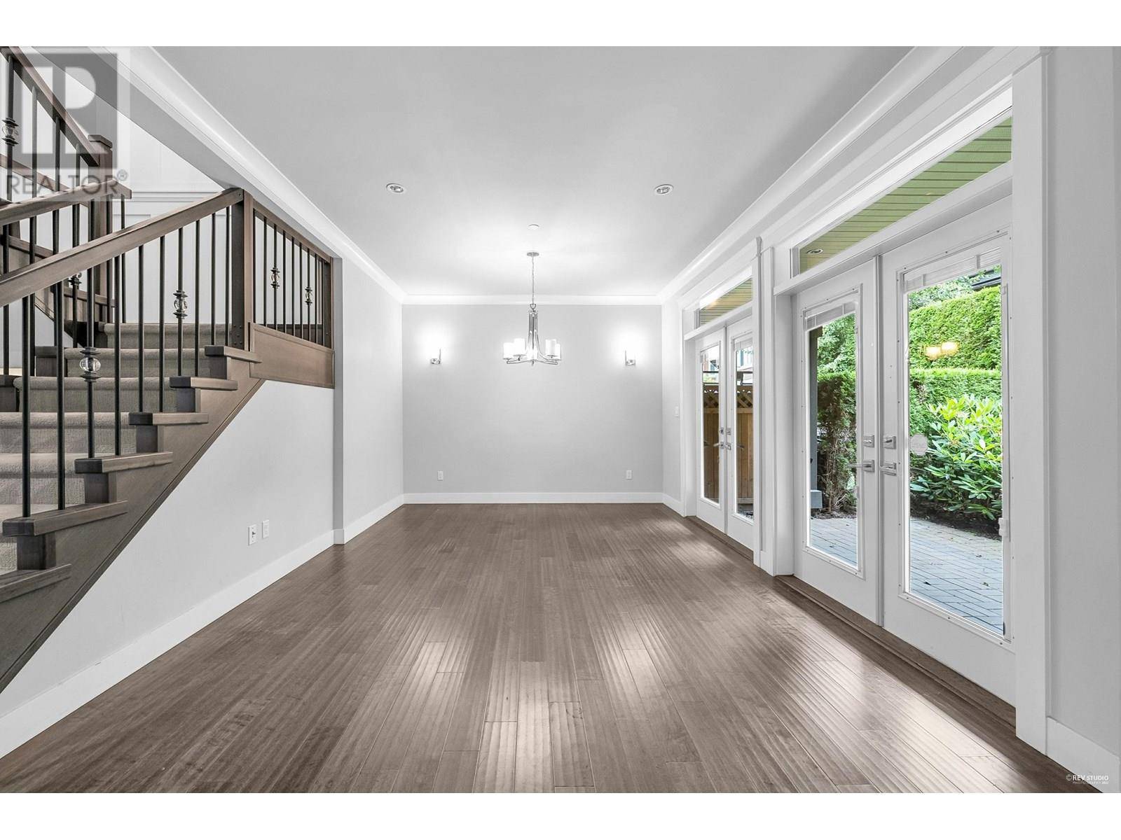 North Vancouver, BC V7M1R3,651 West 14TH ST #3