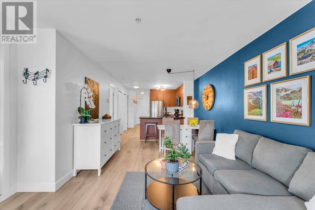 Vancouver, BC V5Z1T2,930 West 16TH AVE #305