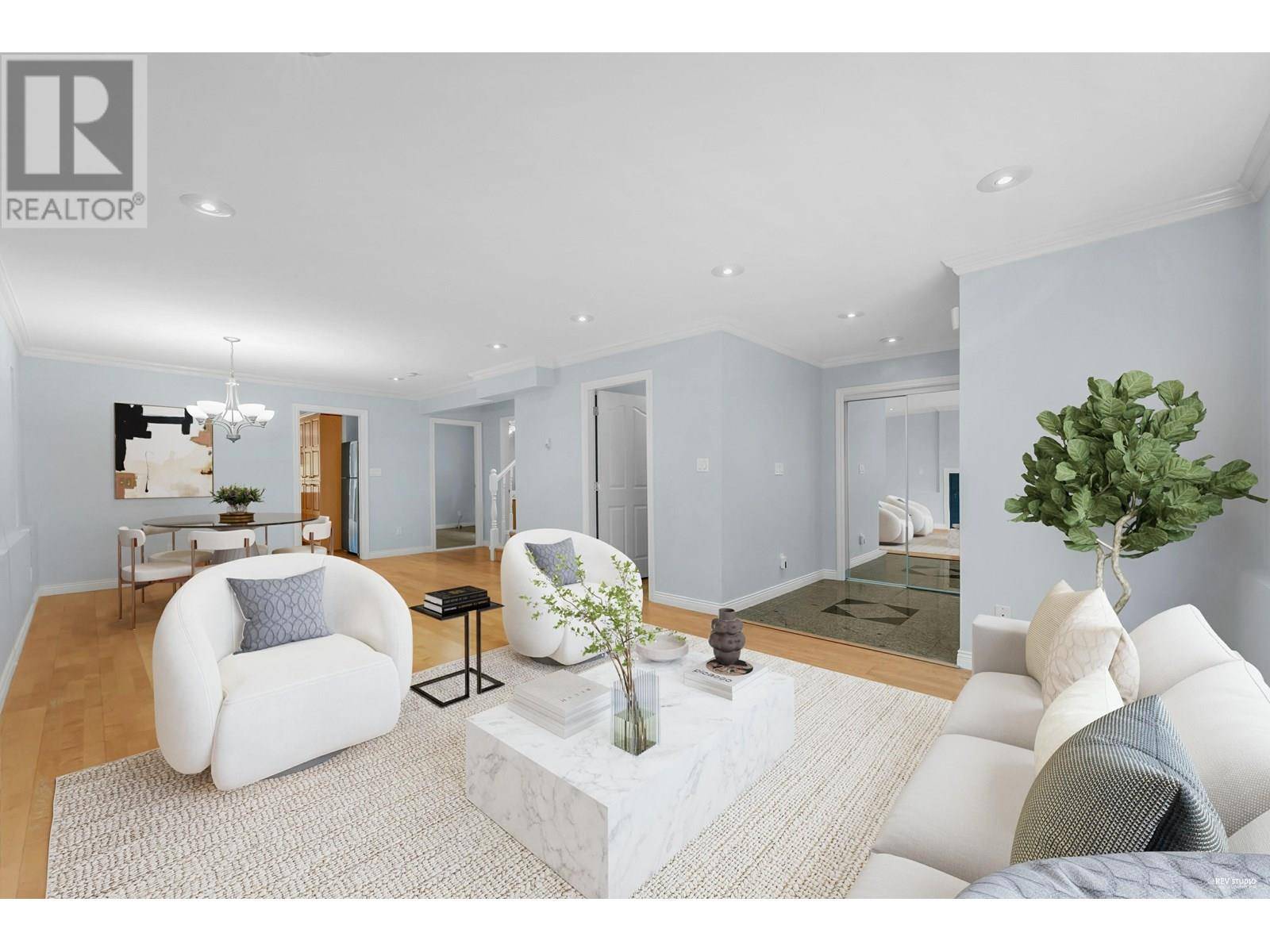 North Vancouver, BC V7N1B9,313 E 27 STREET