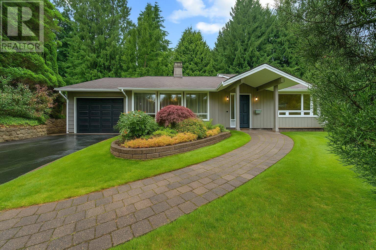 1641 APPIN ROAD, North Vancouver, BC V7J2T7