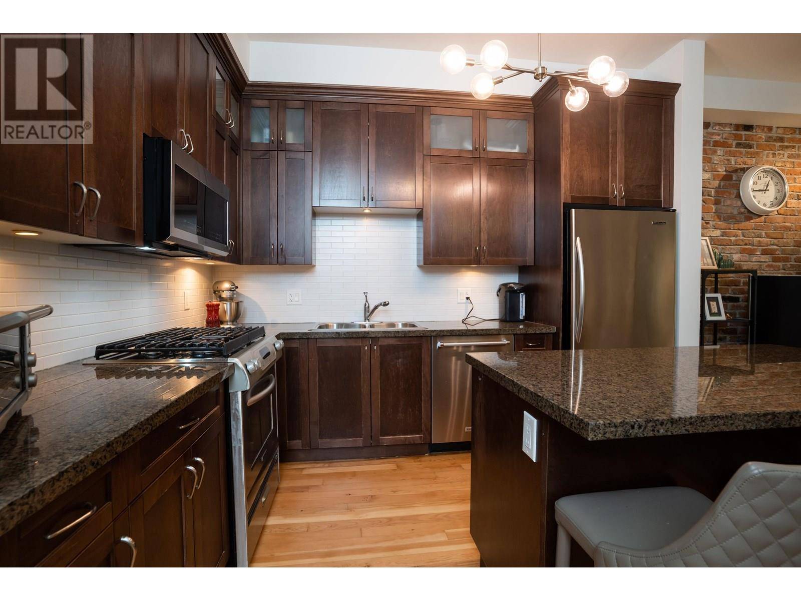 New Westminster, BC V3M0B7,250 SALTER ST #107