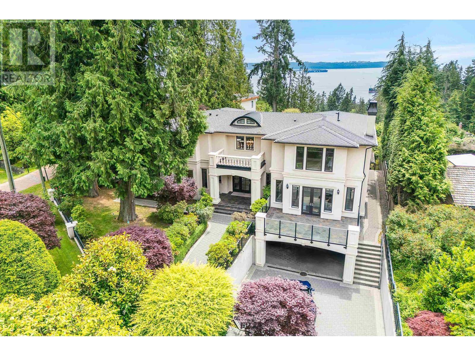 West Vancouver, BC V7V3J1,3918 SOUTHRIDGE AVENUE