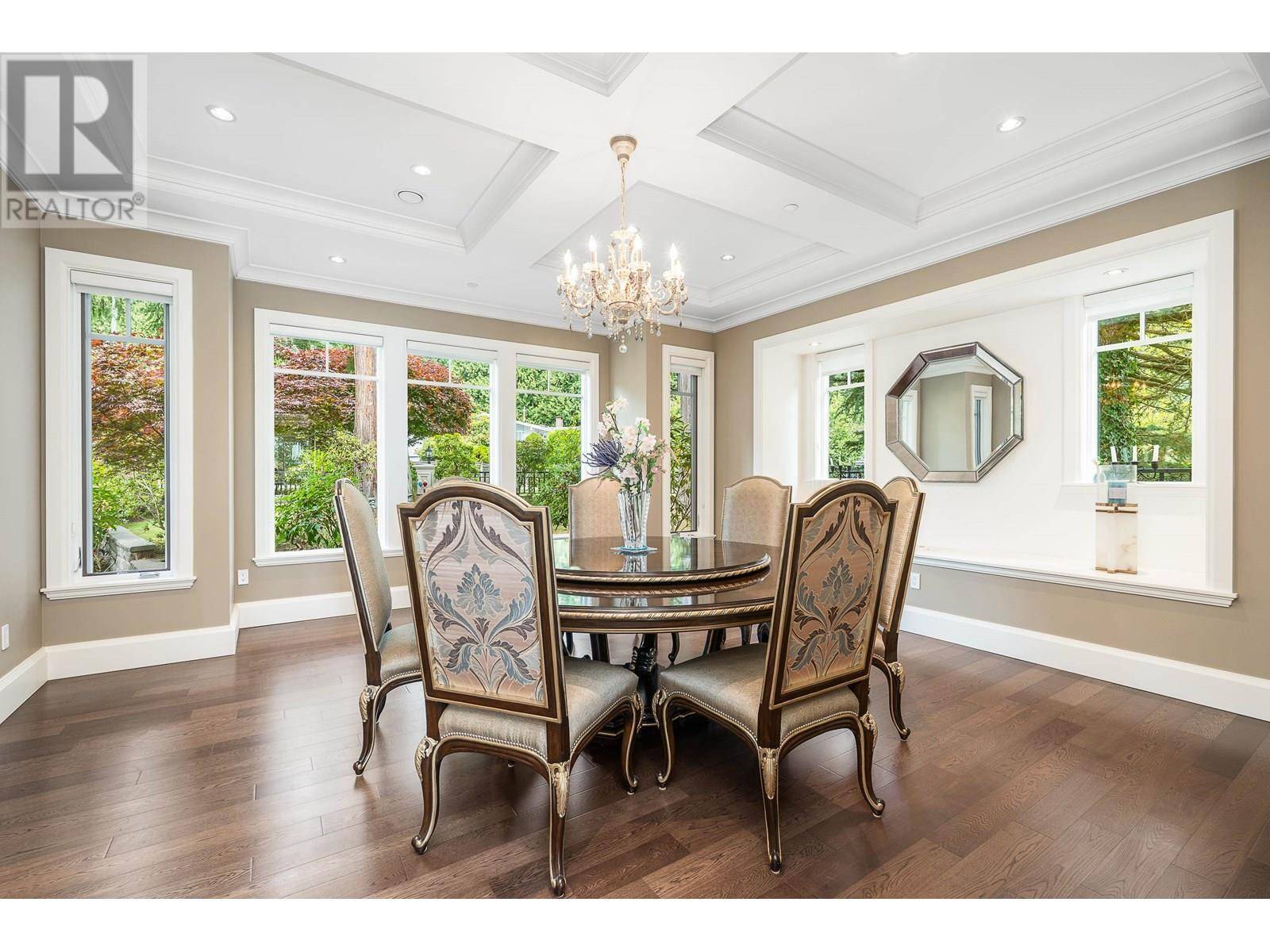 West Vancouver, BC V7V3J1,3918 SOUTHRIDGE AVENUE