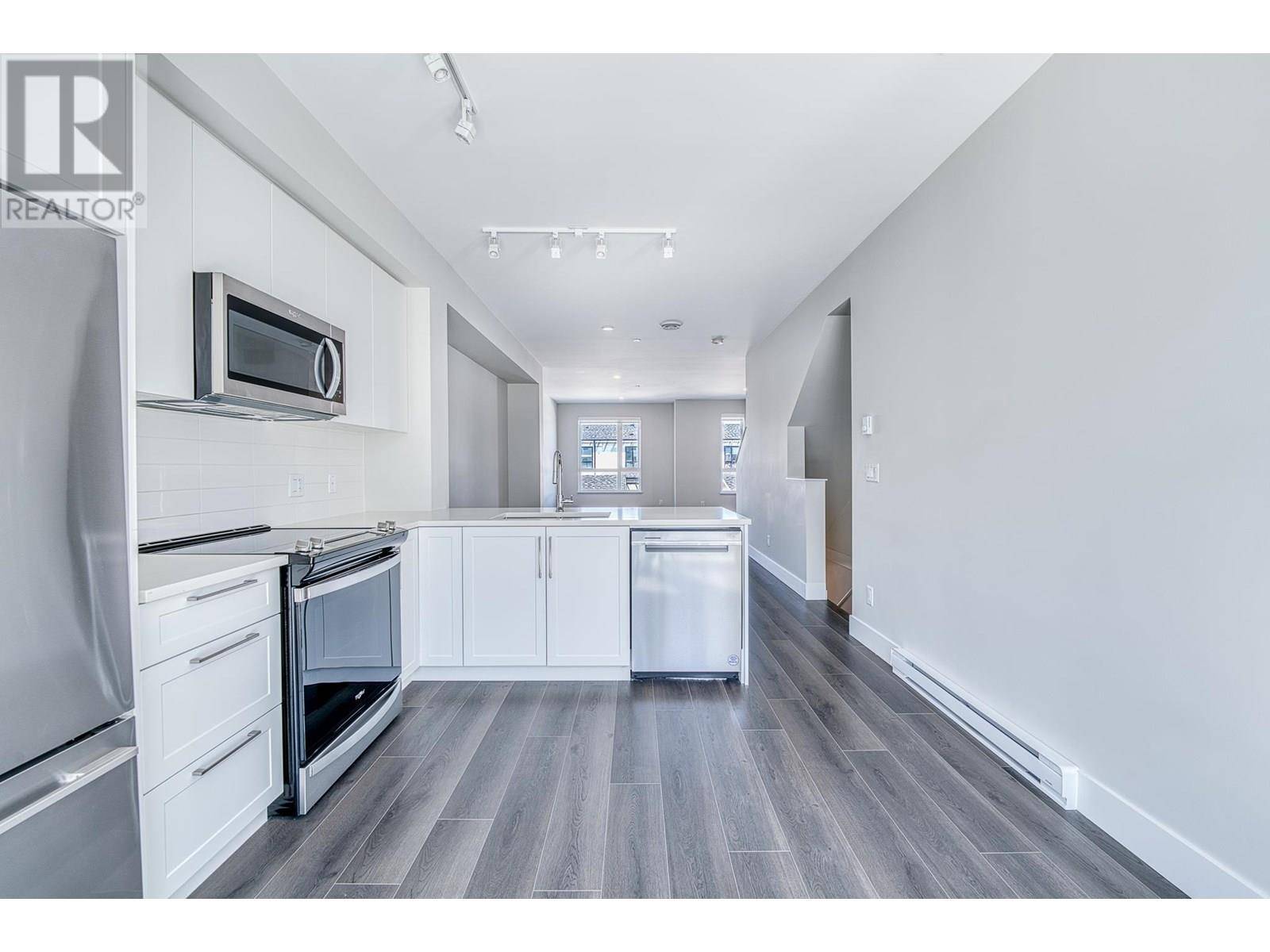 Tsawwassen, BC V4M0E8,4745 SPRUCE WAY #3